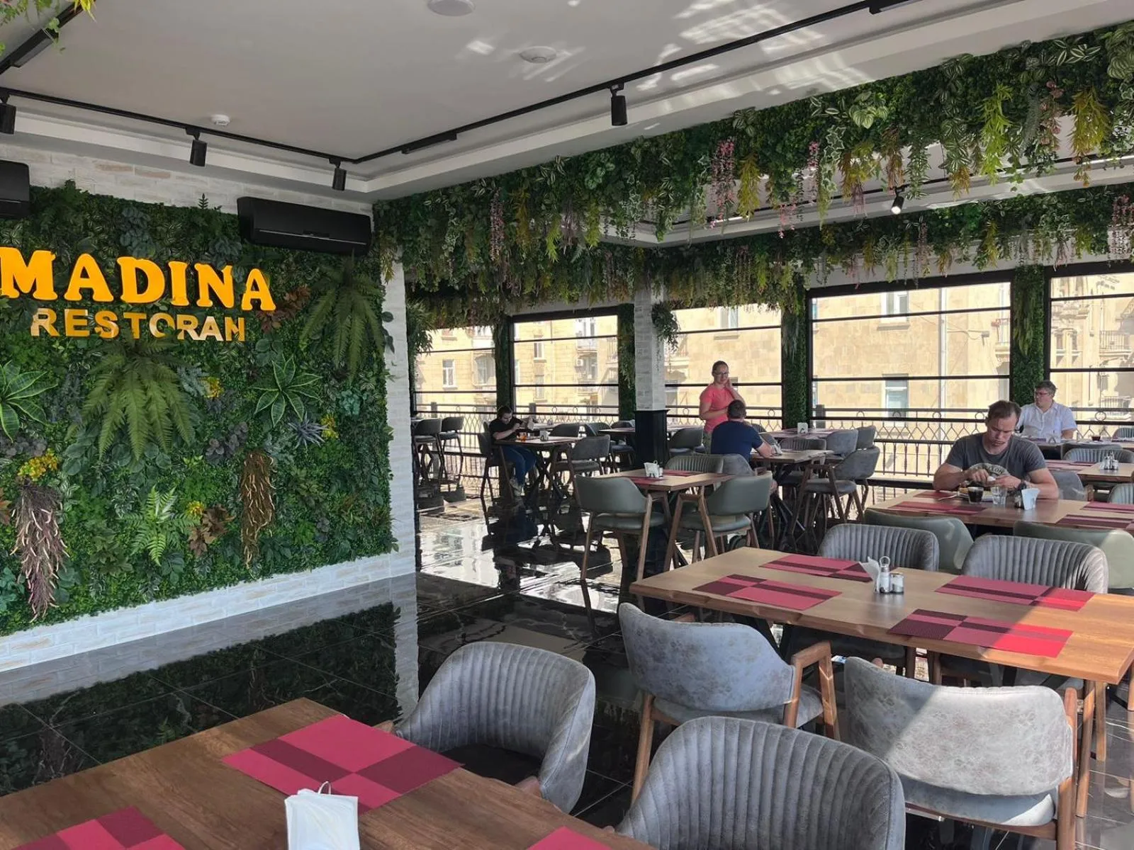 Restaurant/places to eat in Madina-ZamZam Halal Hotels Group