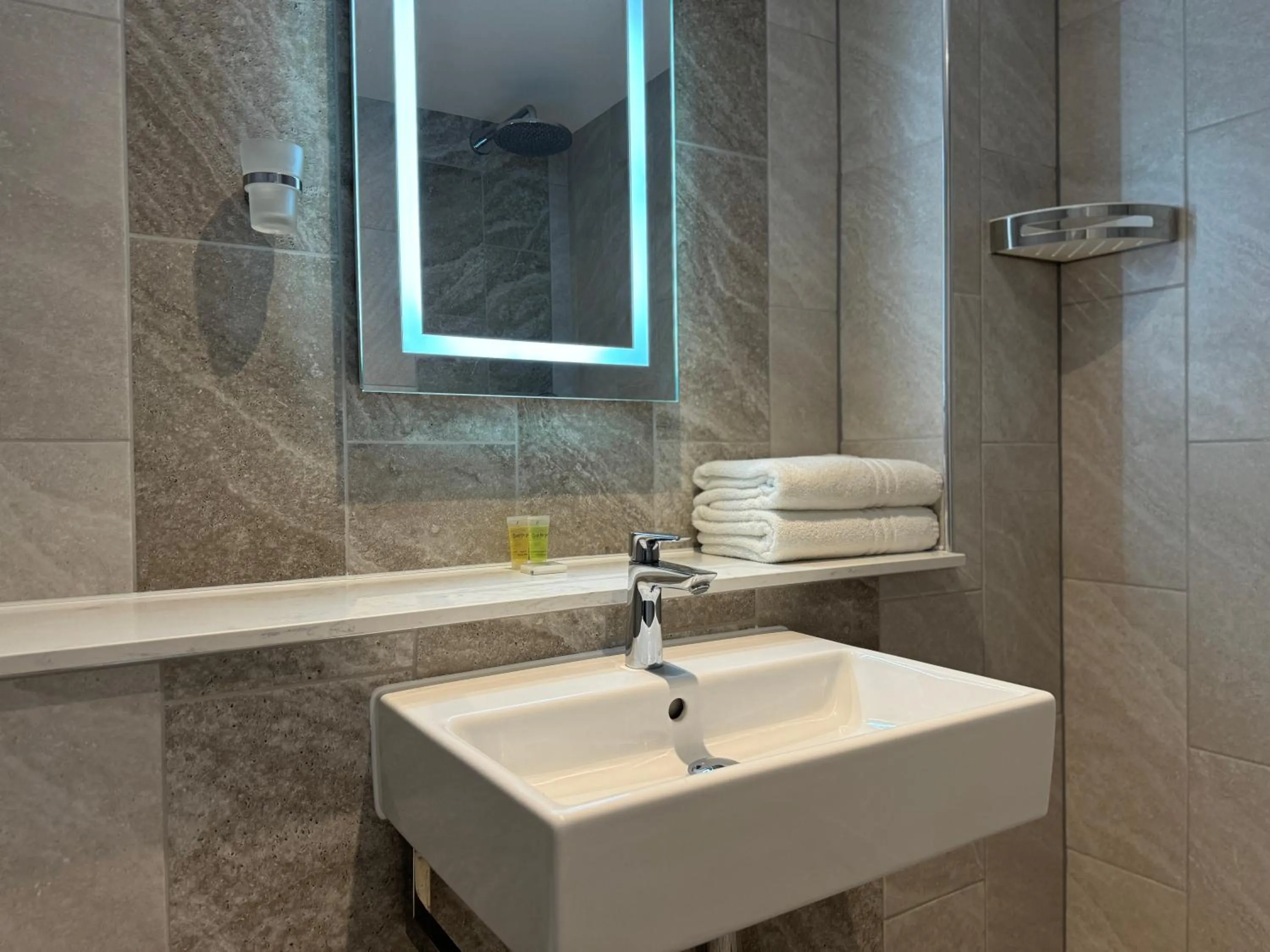 Bathroom in The Fig Tree Shanklin