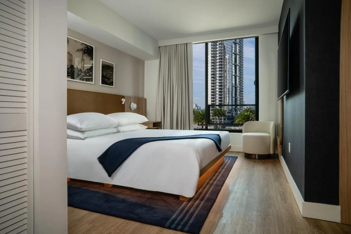 Bed in Gale Miami Hotel & Residences
