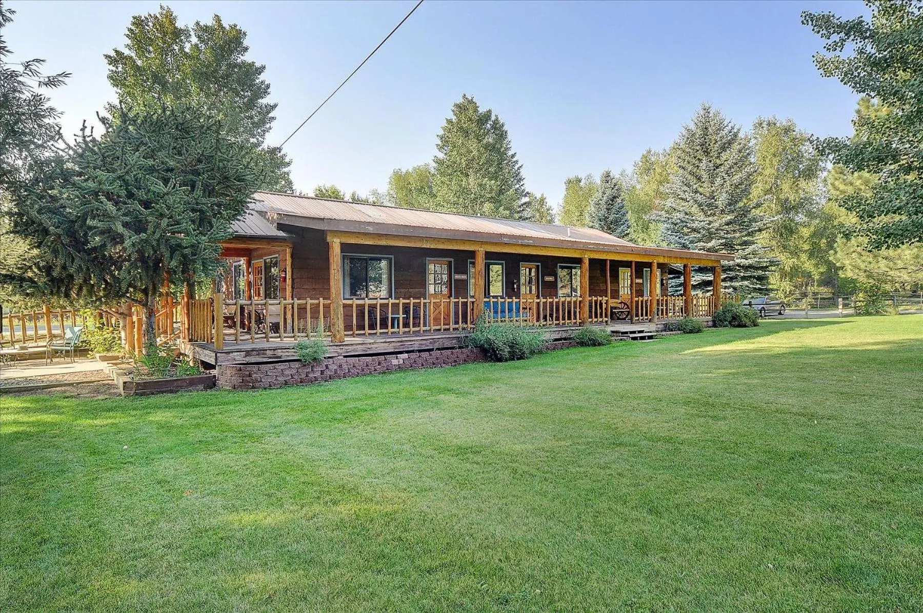 Property building in Vista Court Cabins & Lodge