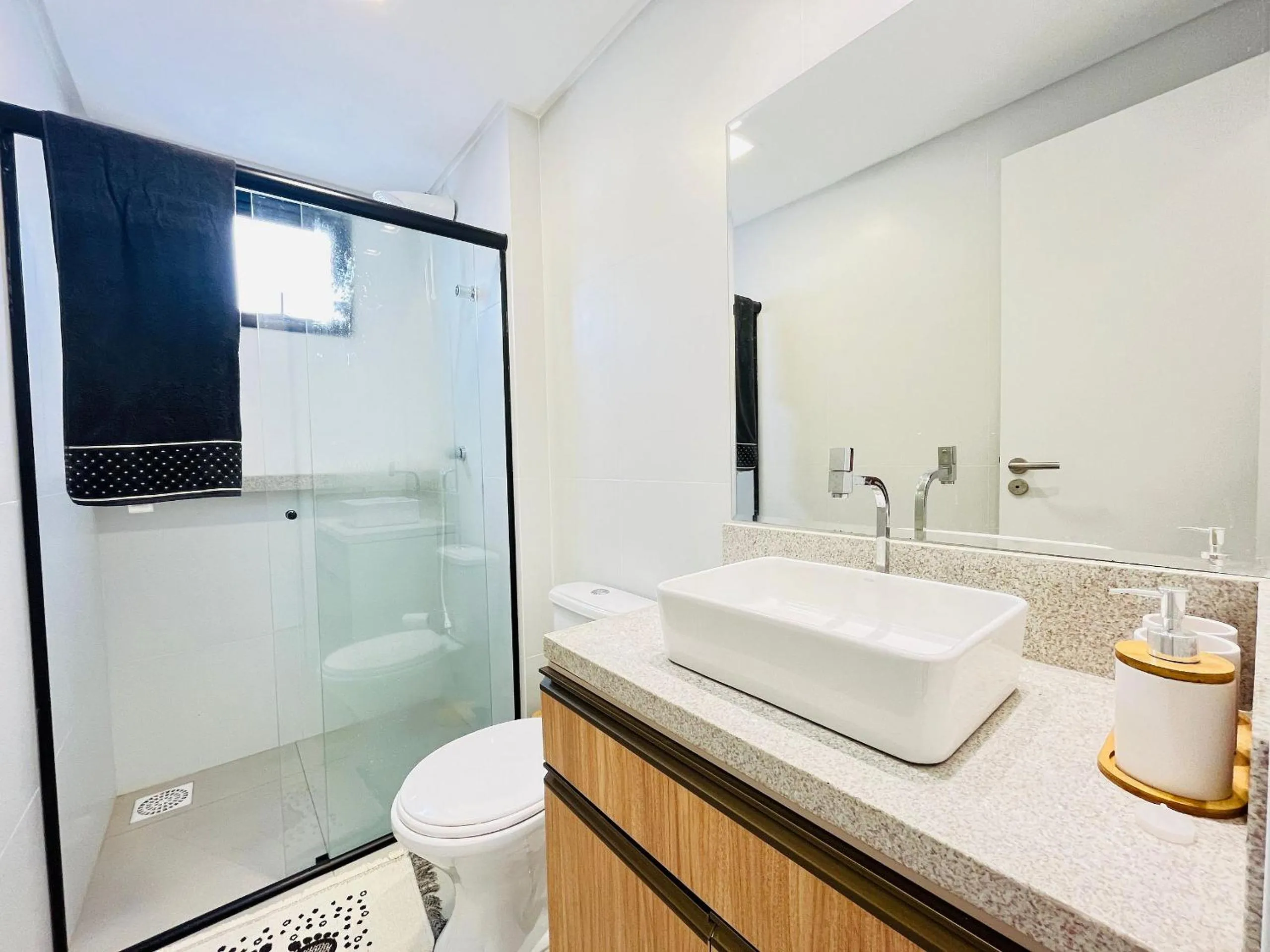 Photo of the whole room in Incrível apartamento à 200m da praia