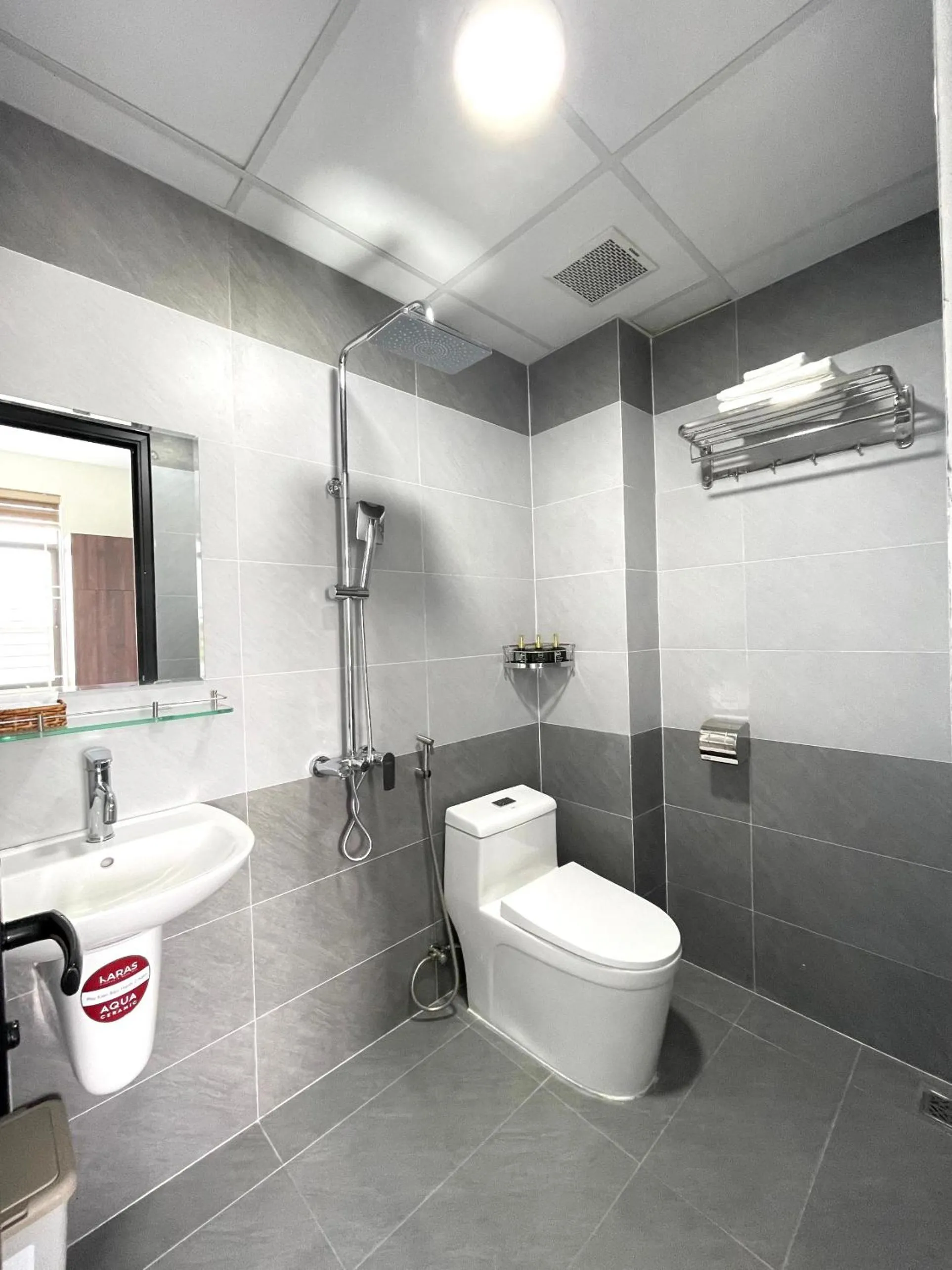 Toilet in BIG Hotel Huế