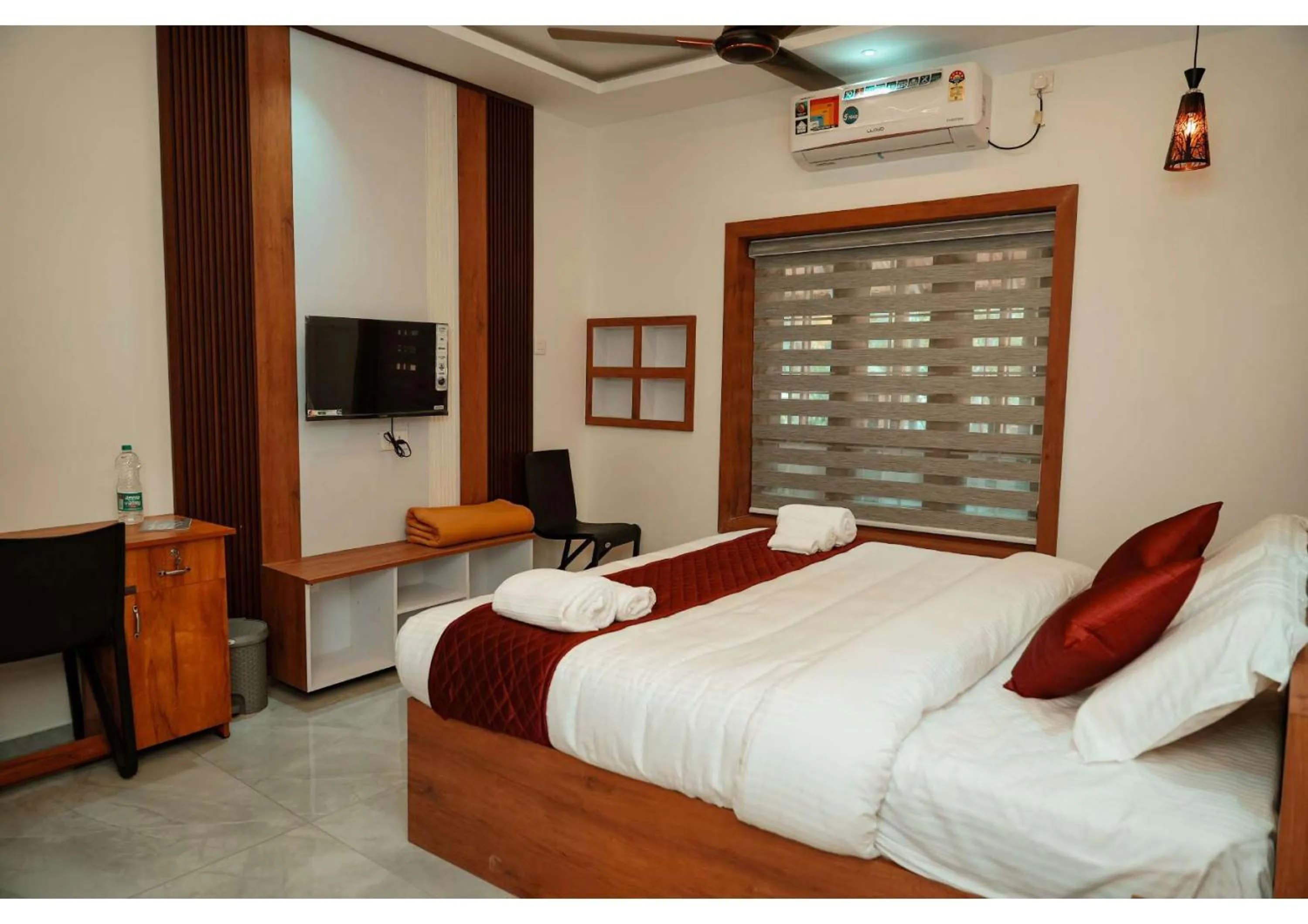 Bed in Kalloos Island Backwater Resort