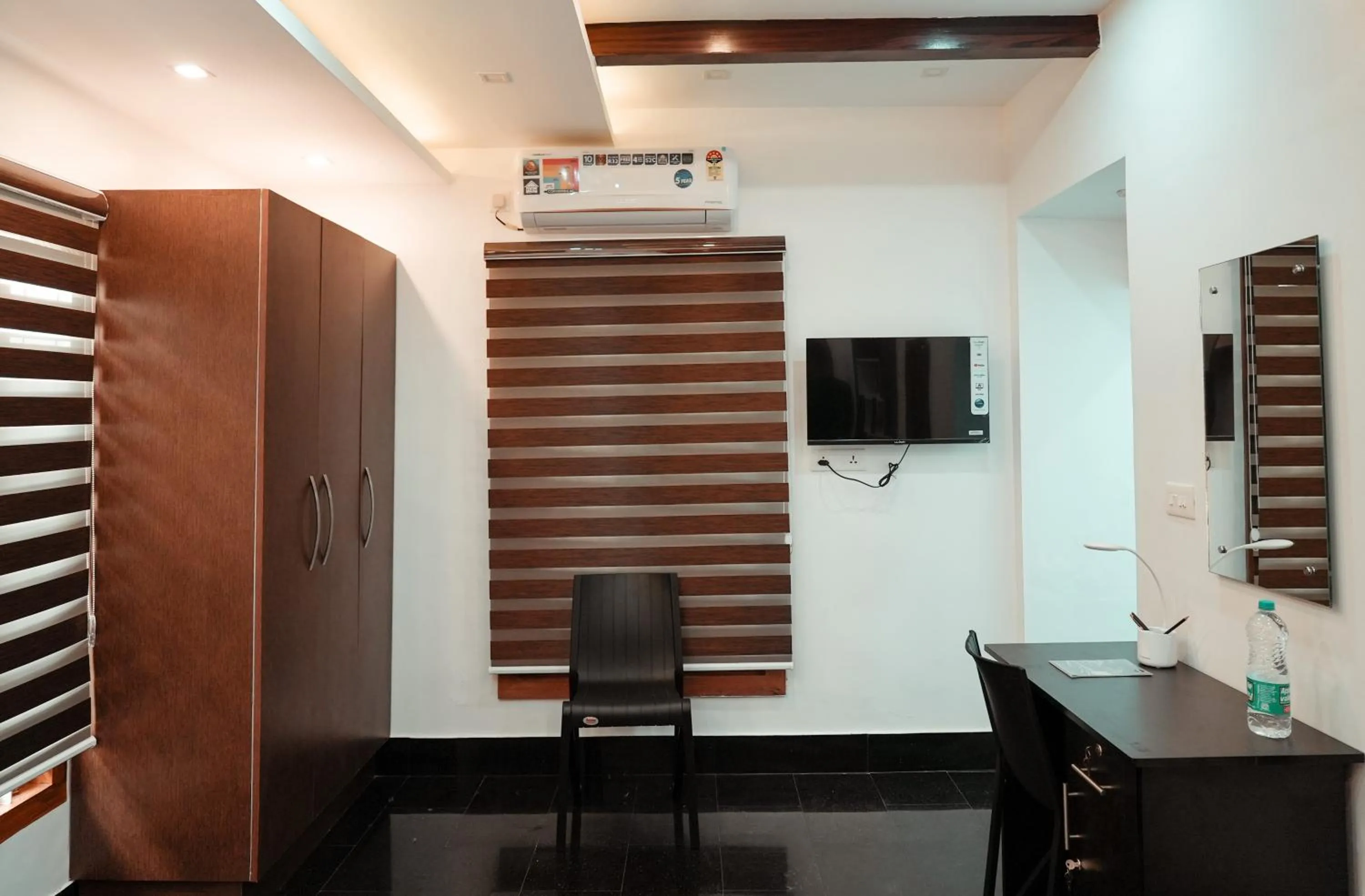 TV and multimedia in Kalloos Island Backwater Resort