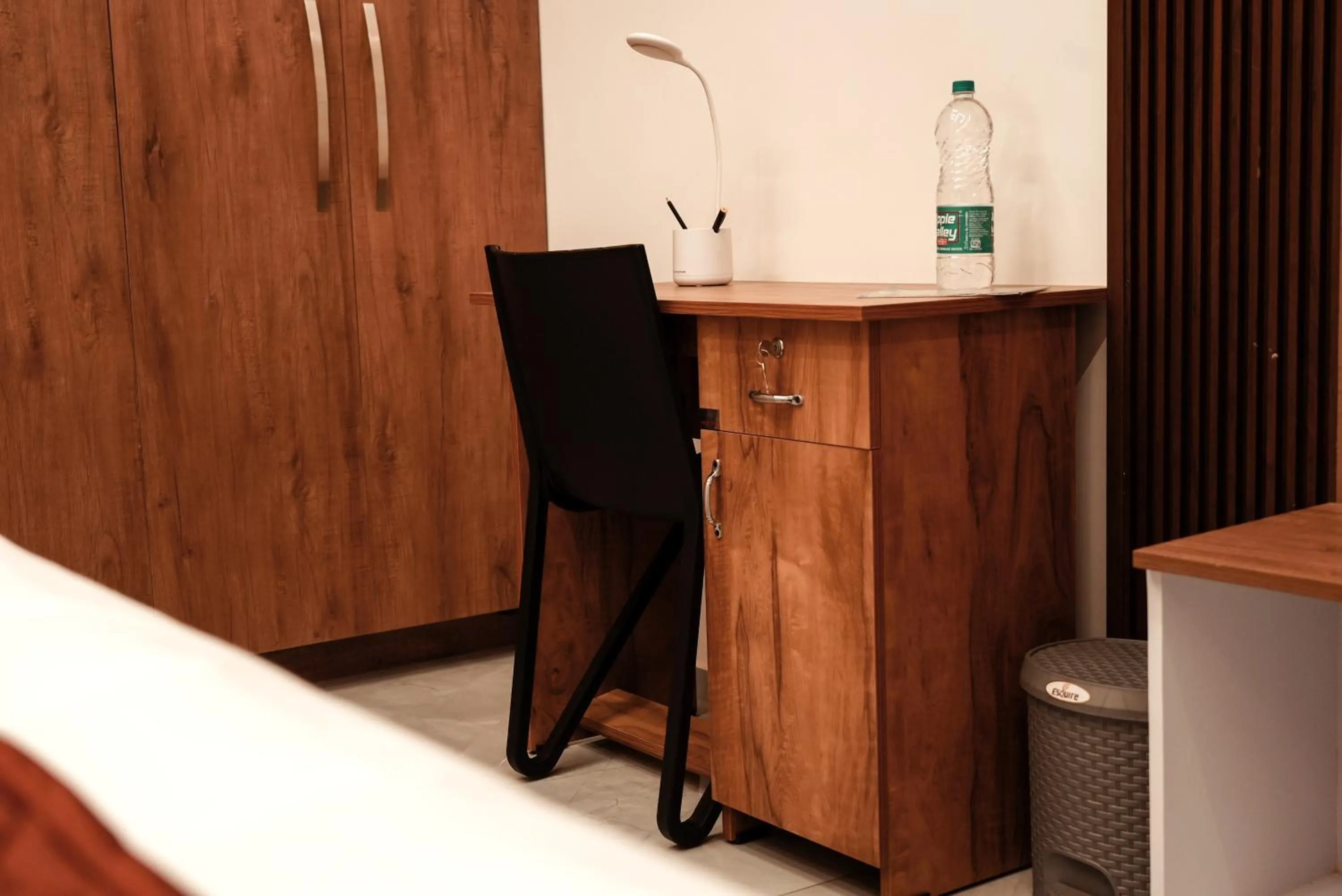 hair dresser in Kalloos Island Backwater Resort