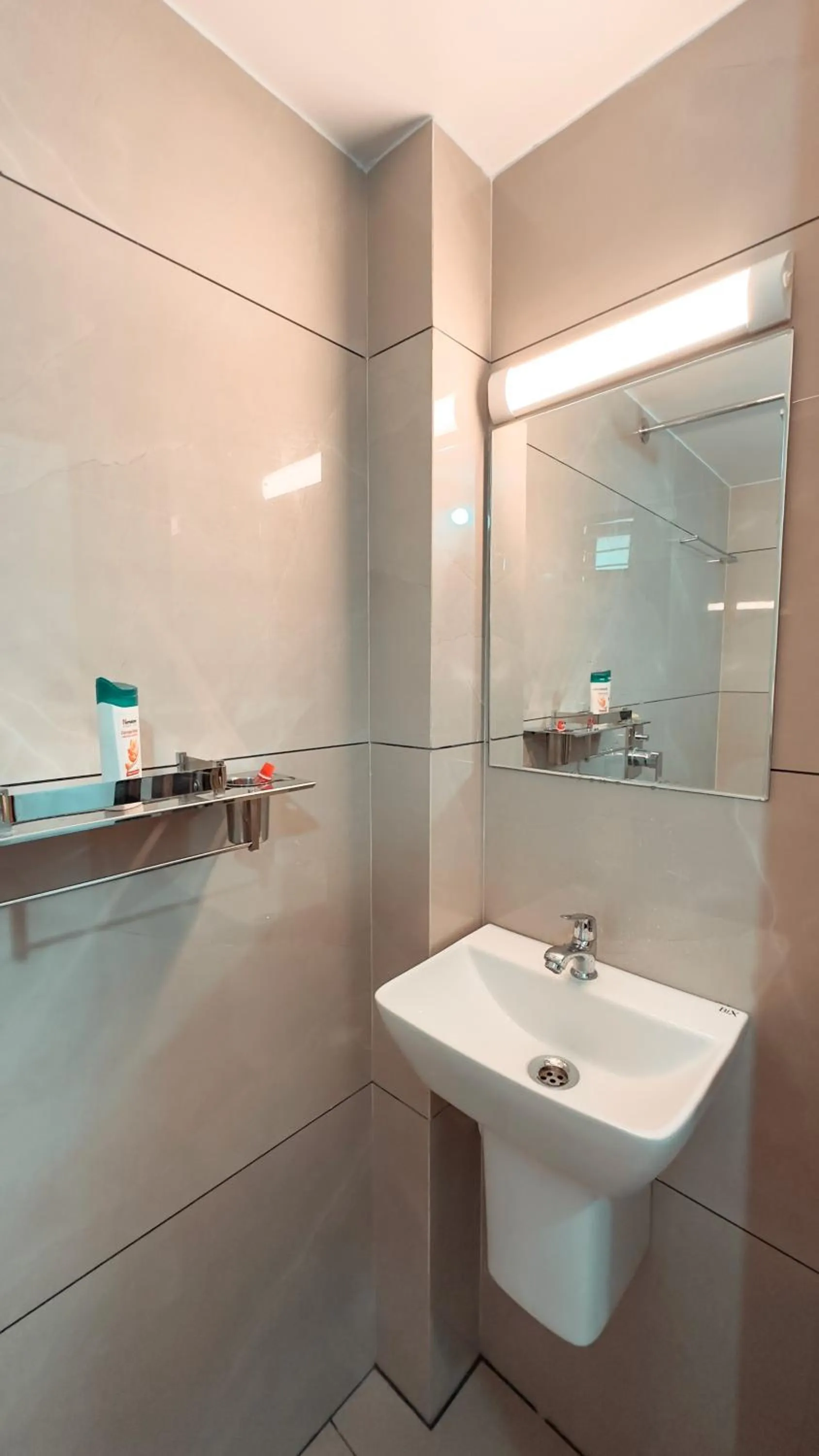 Bathroom in Kalloos Island Backwater Resort