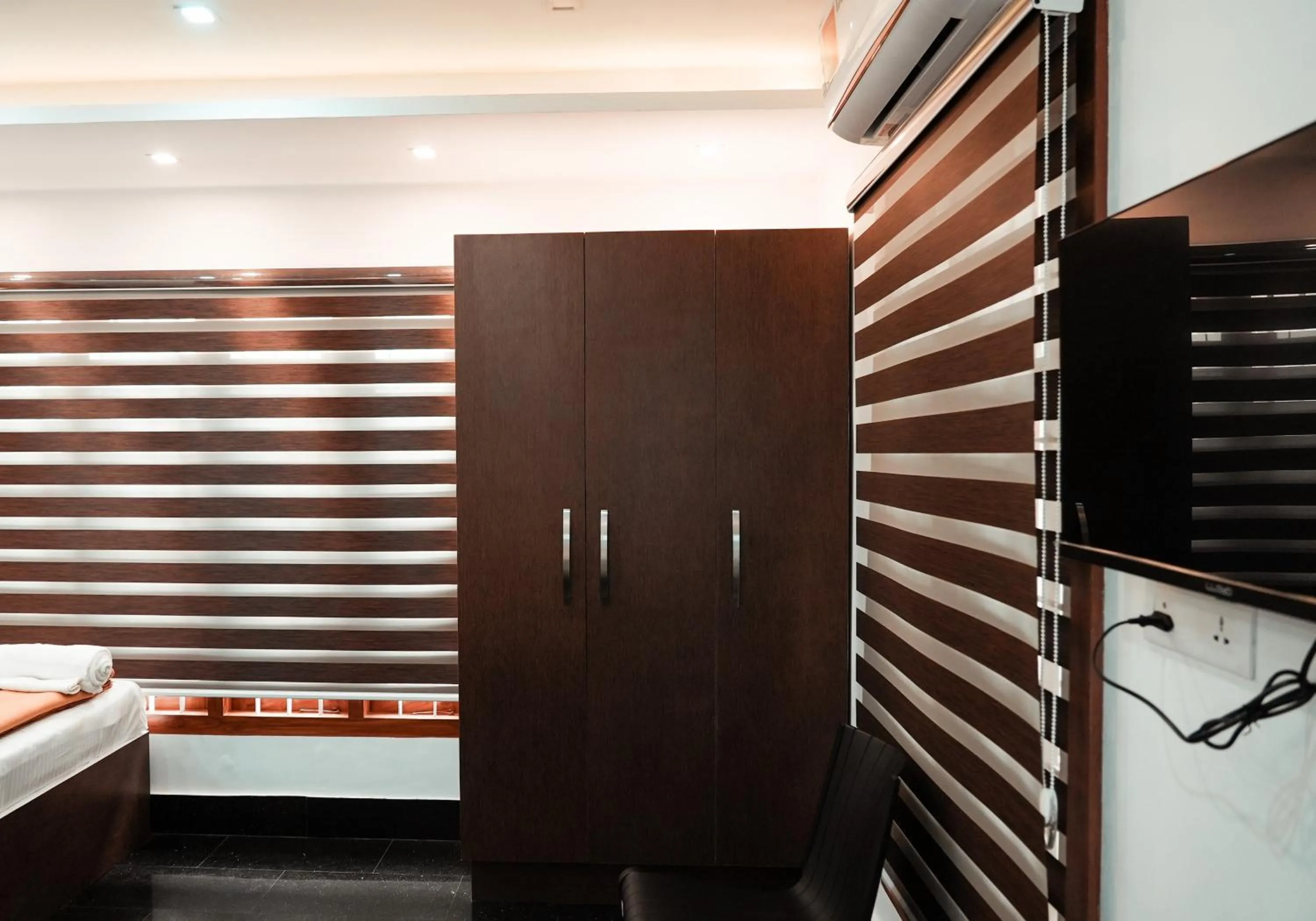 Photo of the whole room in Kalloos Island Backwater Resort