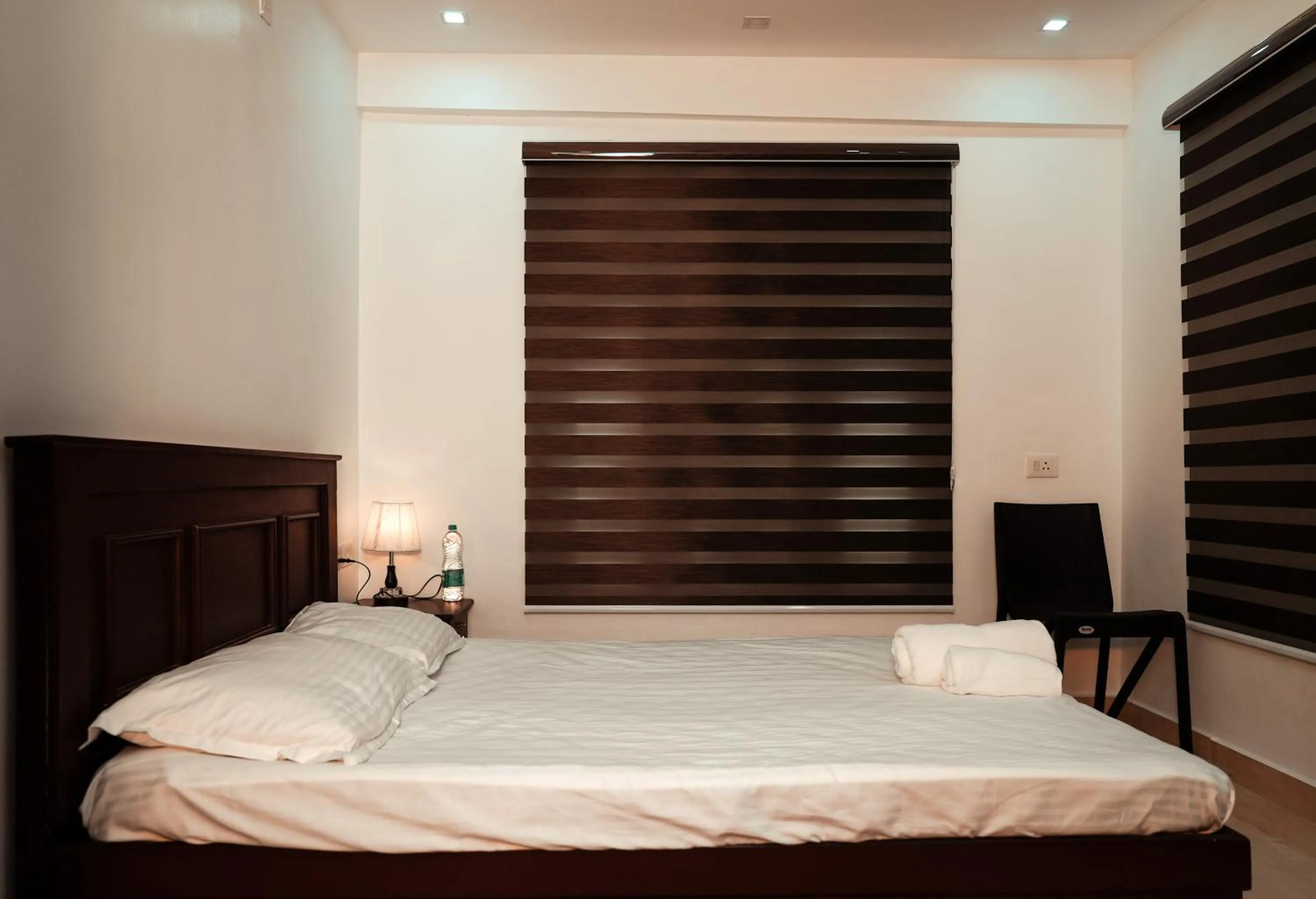 Bed in Kalloos Island Backwater Resort