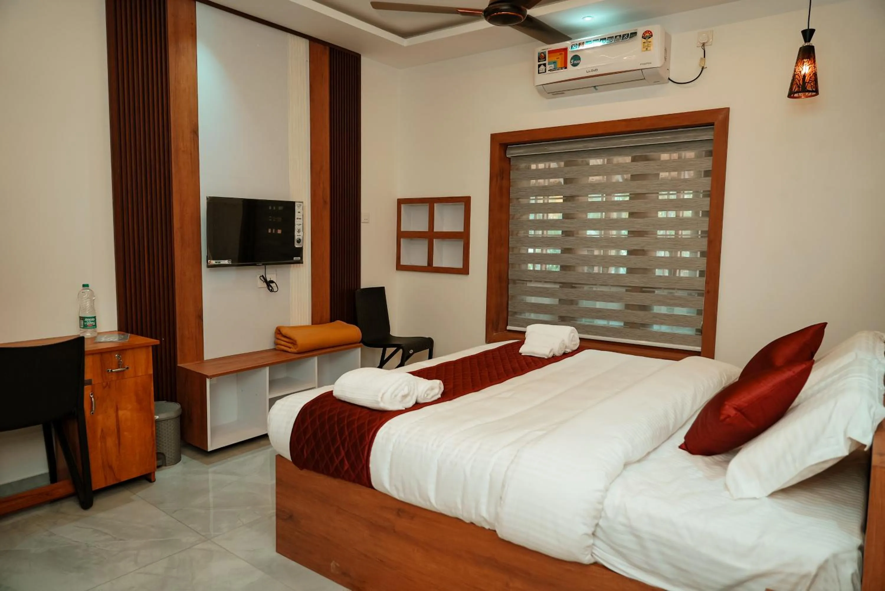 Bed in Kalloos Island Backwater Resort