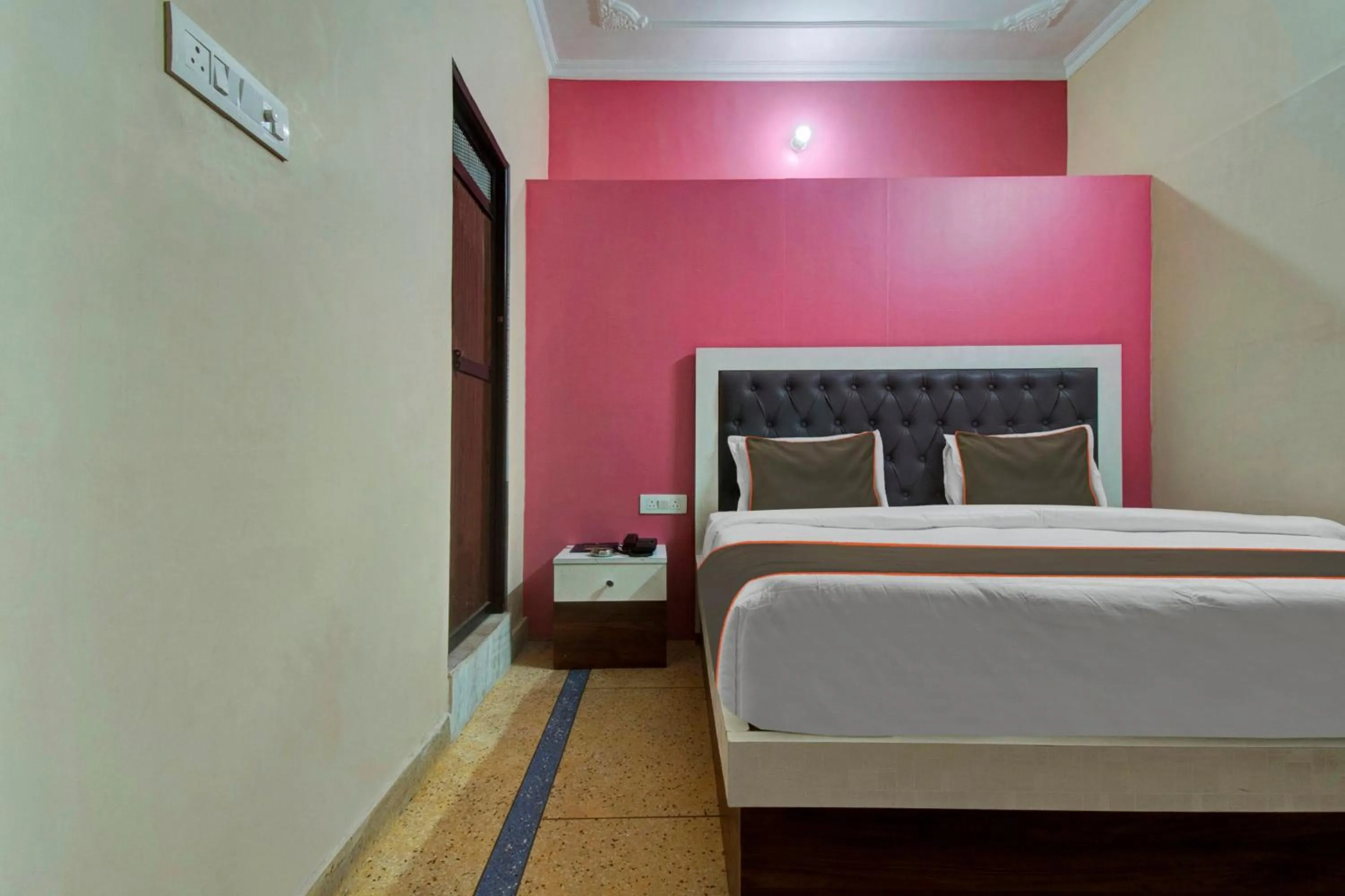 Bedroom, Bed in Hotel O The Legent Hotel