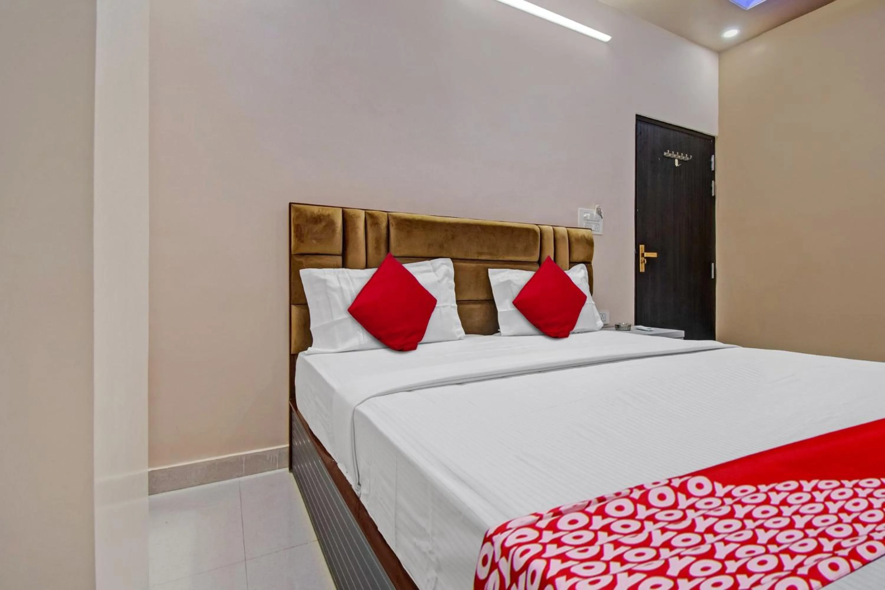 Bedroom, Bed in Hotel O Hotel Krishna Palace