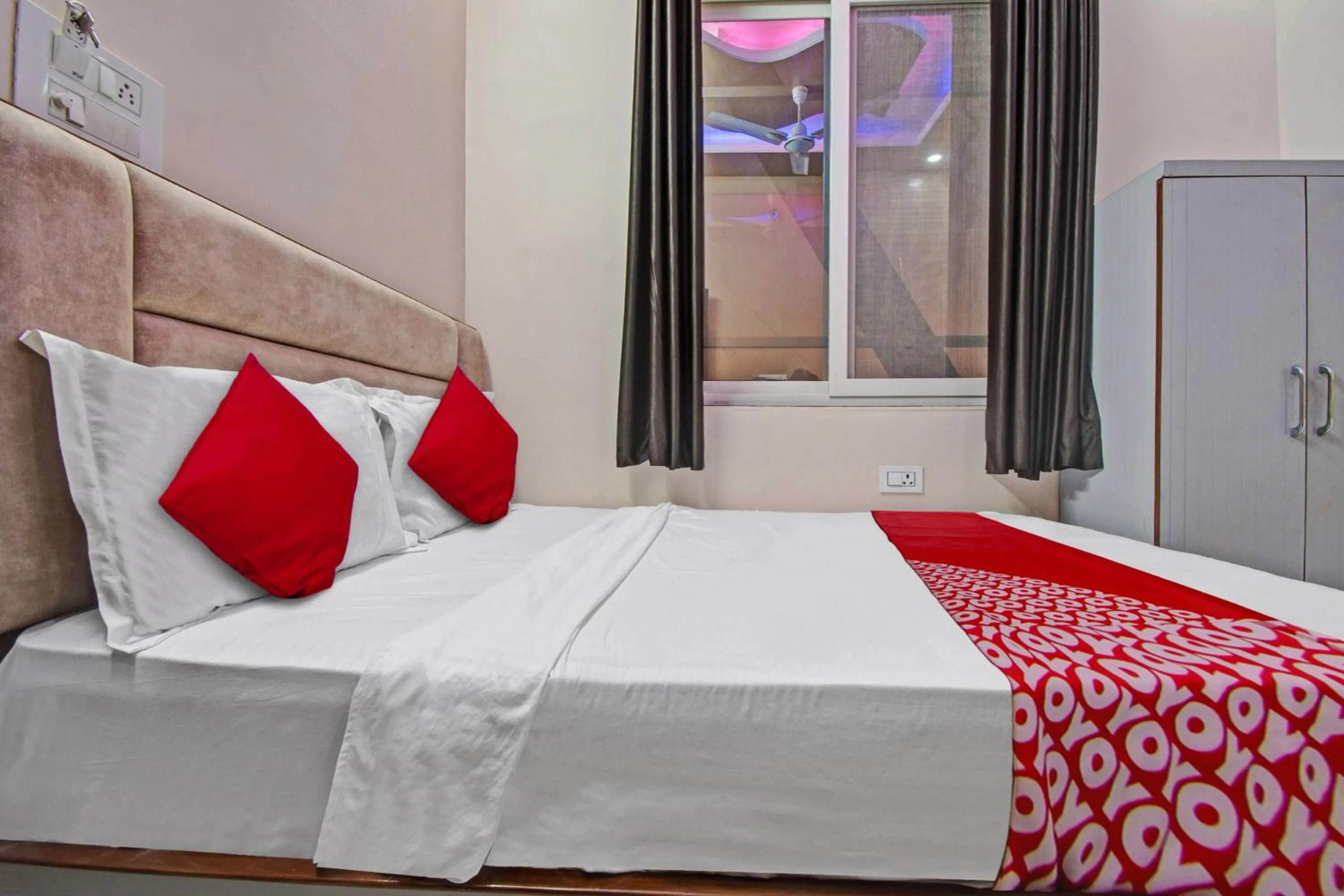 Bedroom, Bed in Hotel O Hotel Krishna Palace