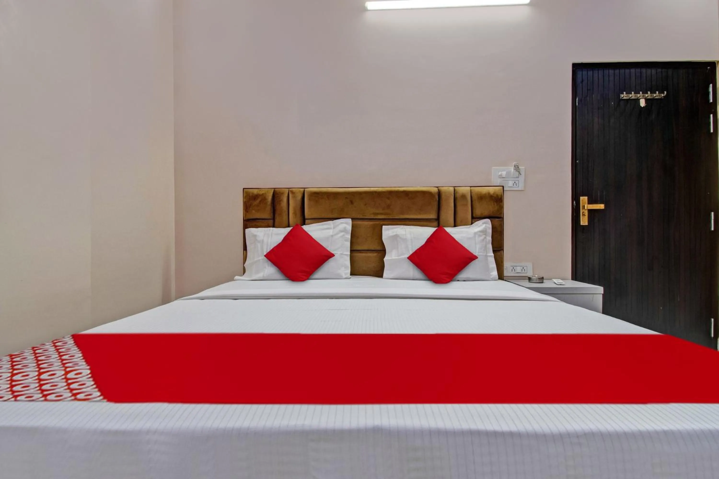 Bedroom, Bed in Hotel O Hotel Krishna Palace