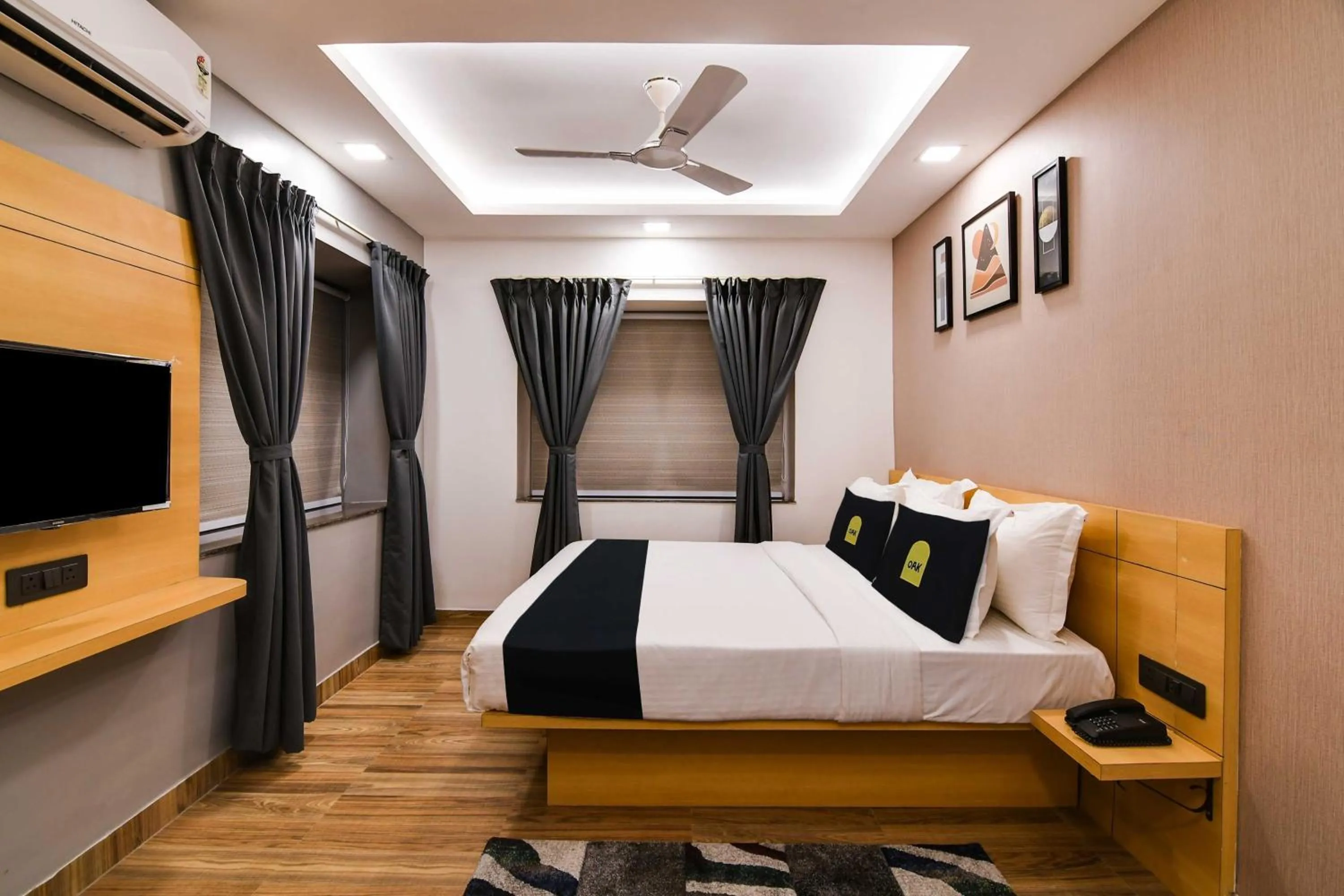 Bedroom, Bed in Townhouse Oak Ecstasy