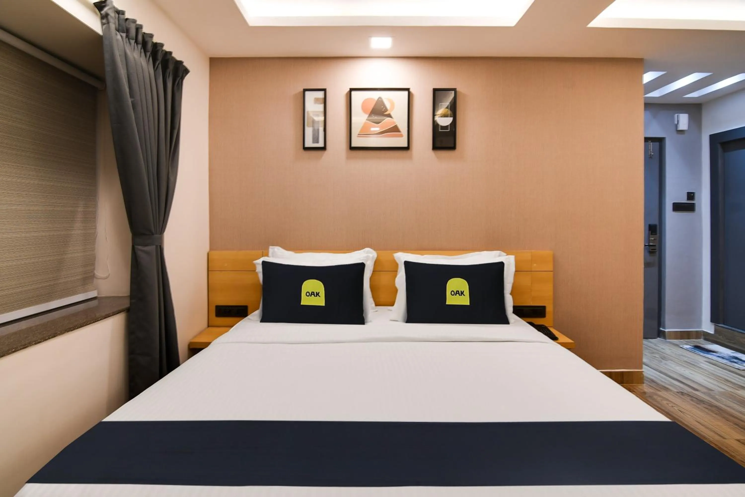 Bedroom, Bed in Townhouse Oak Ecstasy