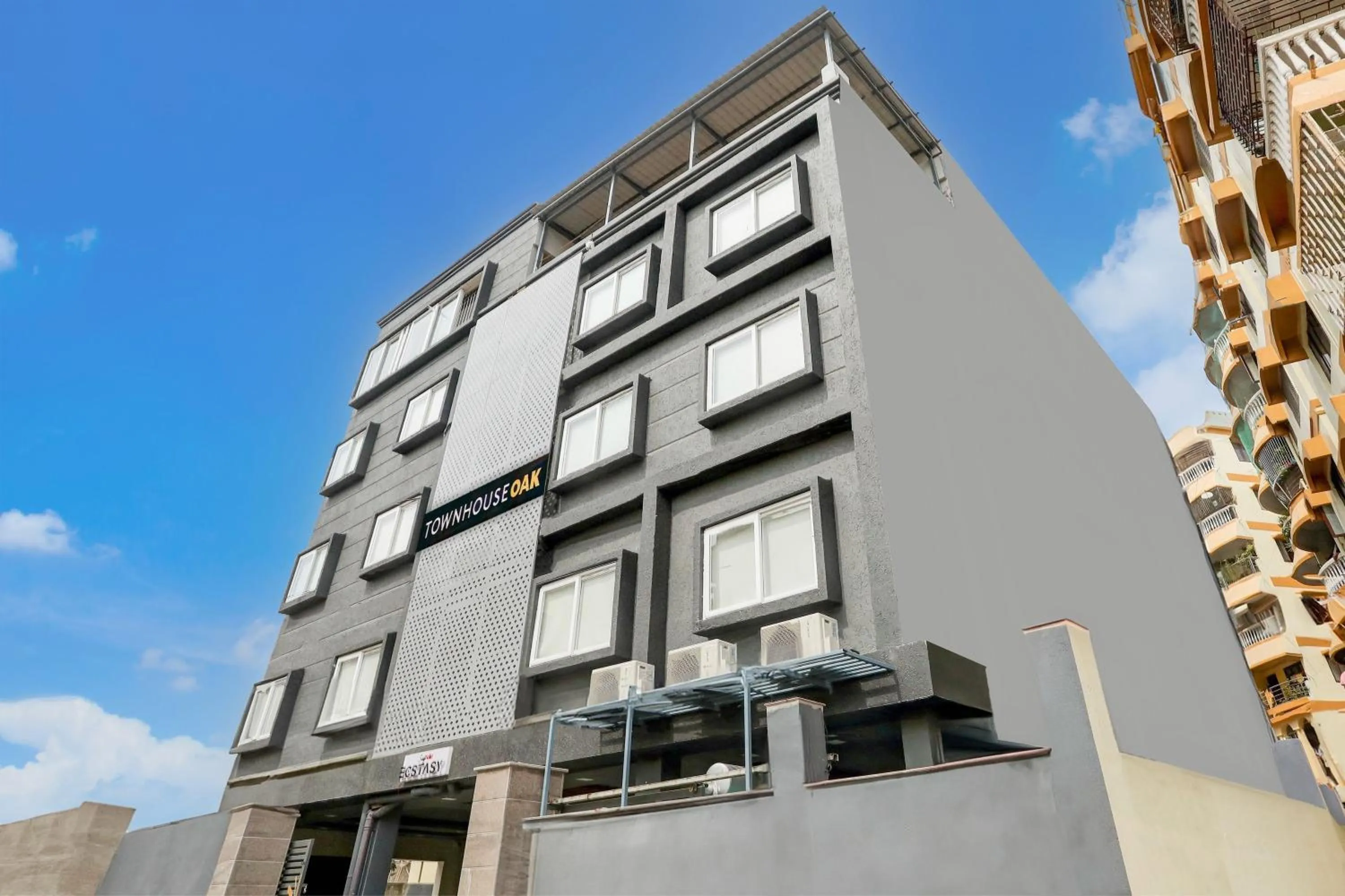 Facade/entrance in Townhouse Oak Ecstasy