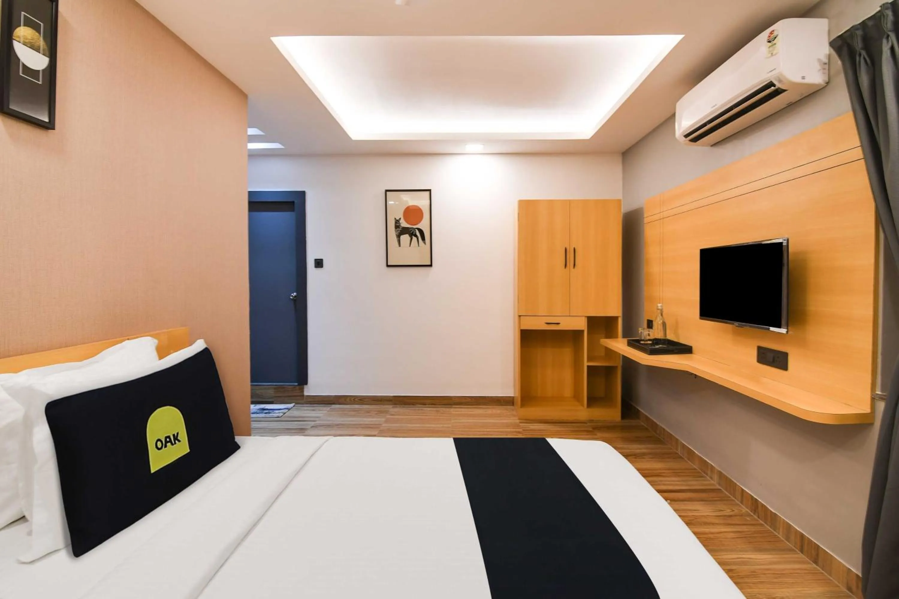 Bedroom, Bed in Townhouse Oak Ecstasy