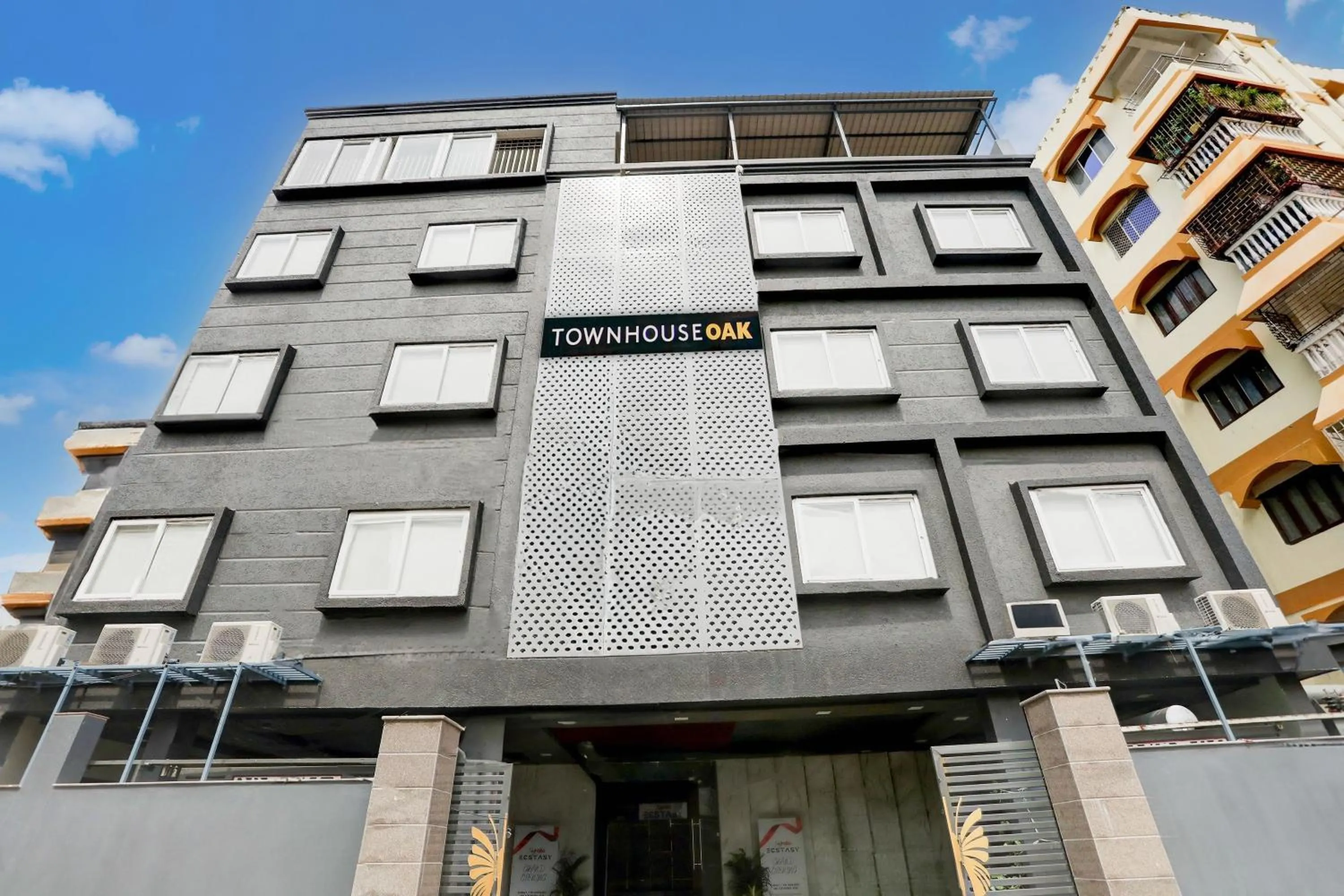 Facade/entrance in Townhouse Oak Ecstasy