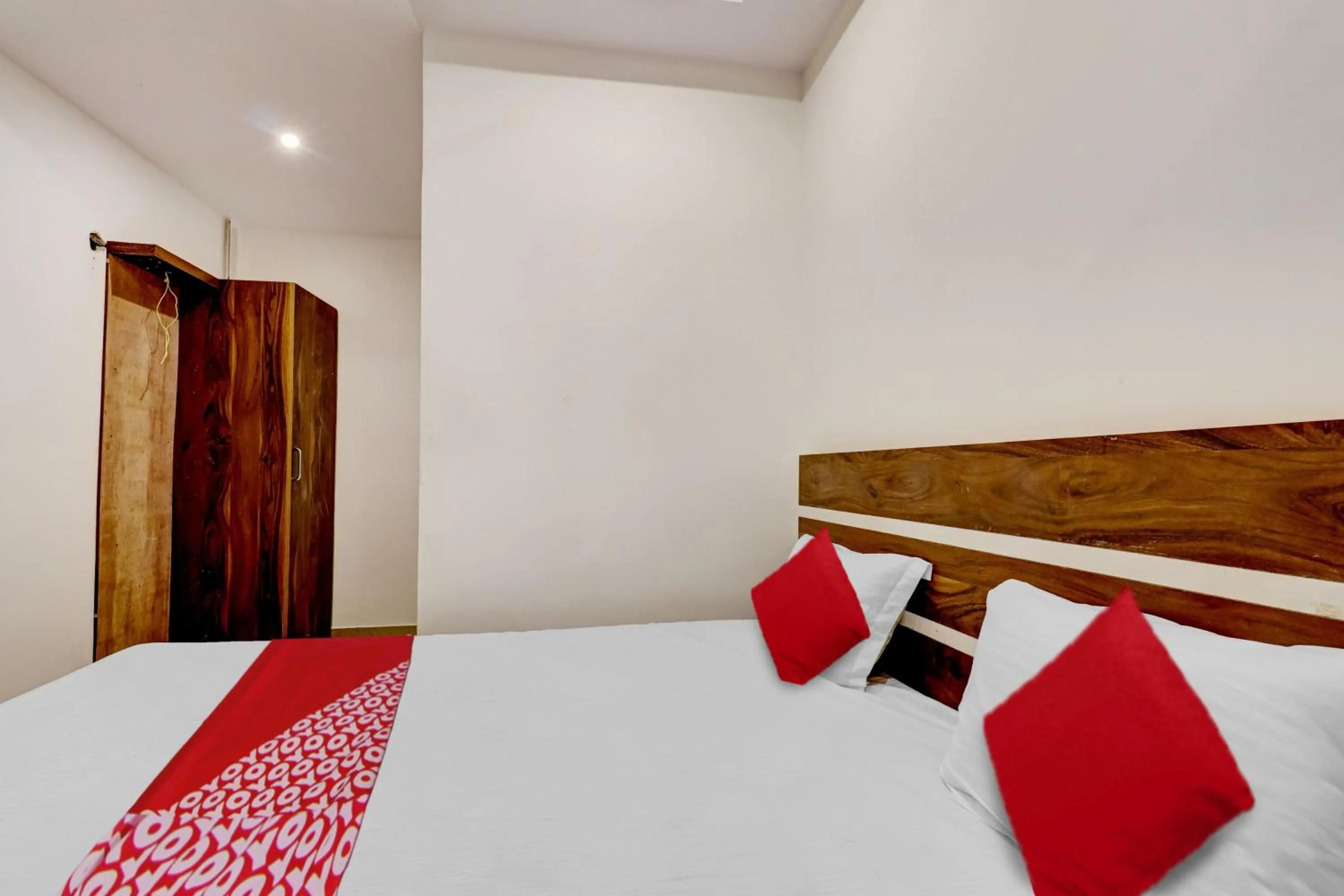 Bedroom, Bed in Hotel O Turahalli