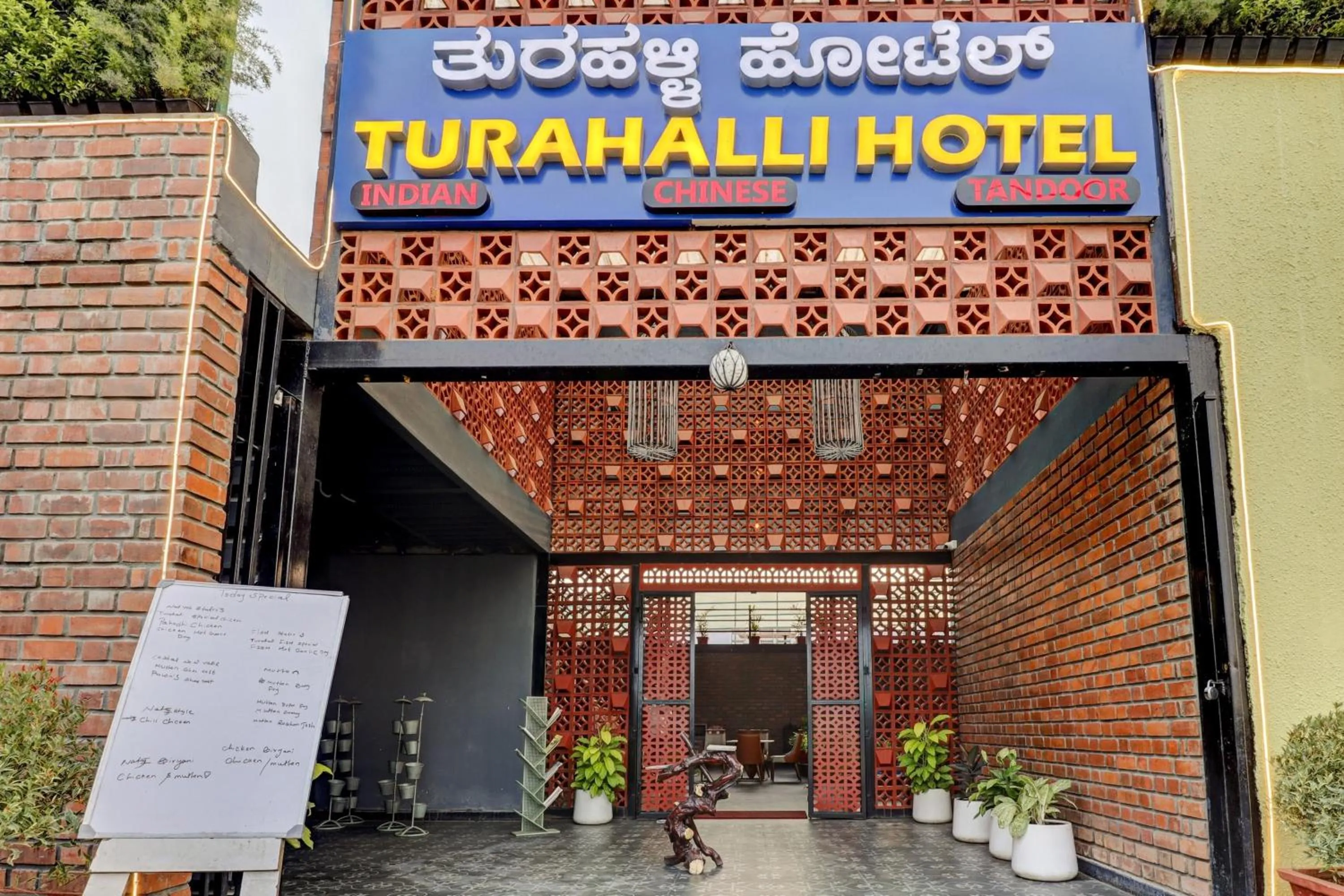 Facade/entrance in Hotel O Turahalli