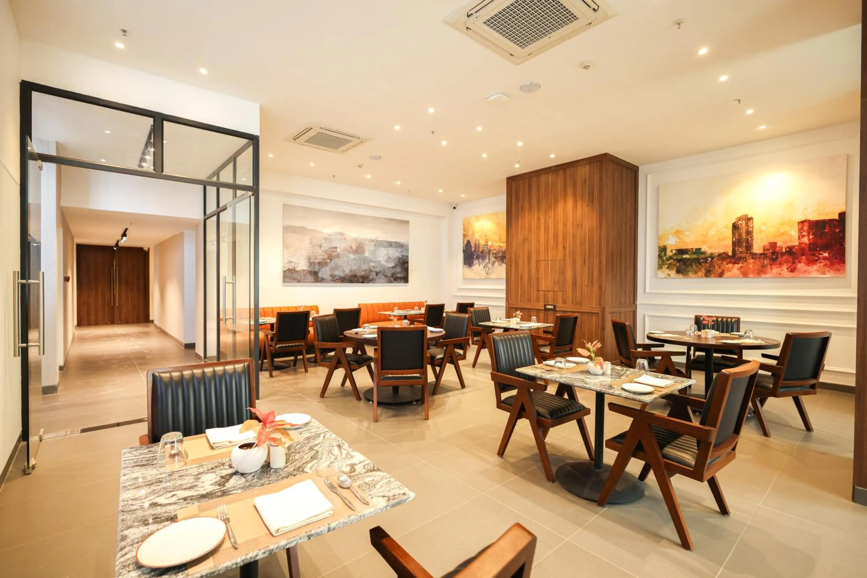 Restaurant/places to eat in Rhythm Gurugram Hotel & Suites, Sohna Road