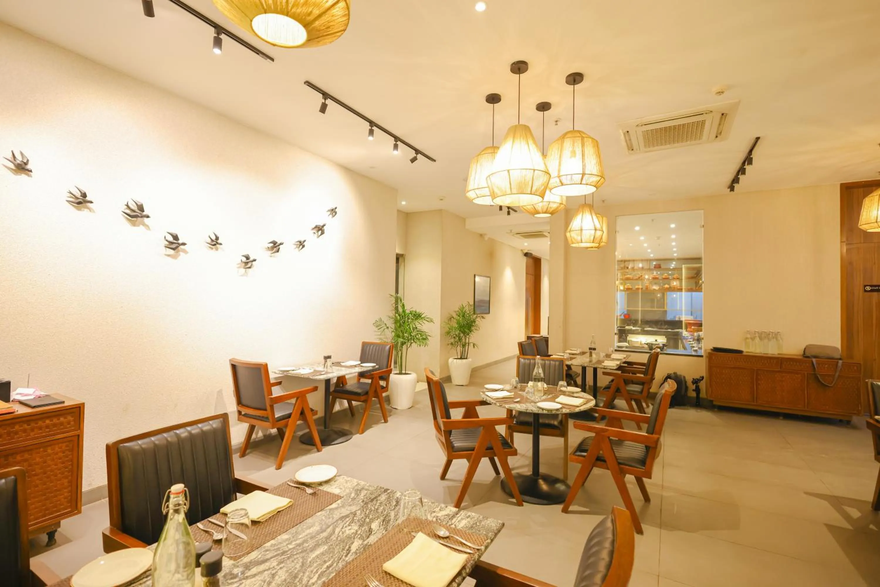 Restaurant/places to eat in Rhythm Gurugram Hotel & Suites, Sohna Road