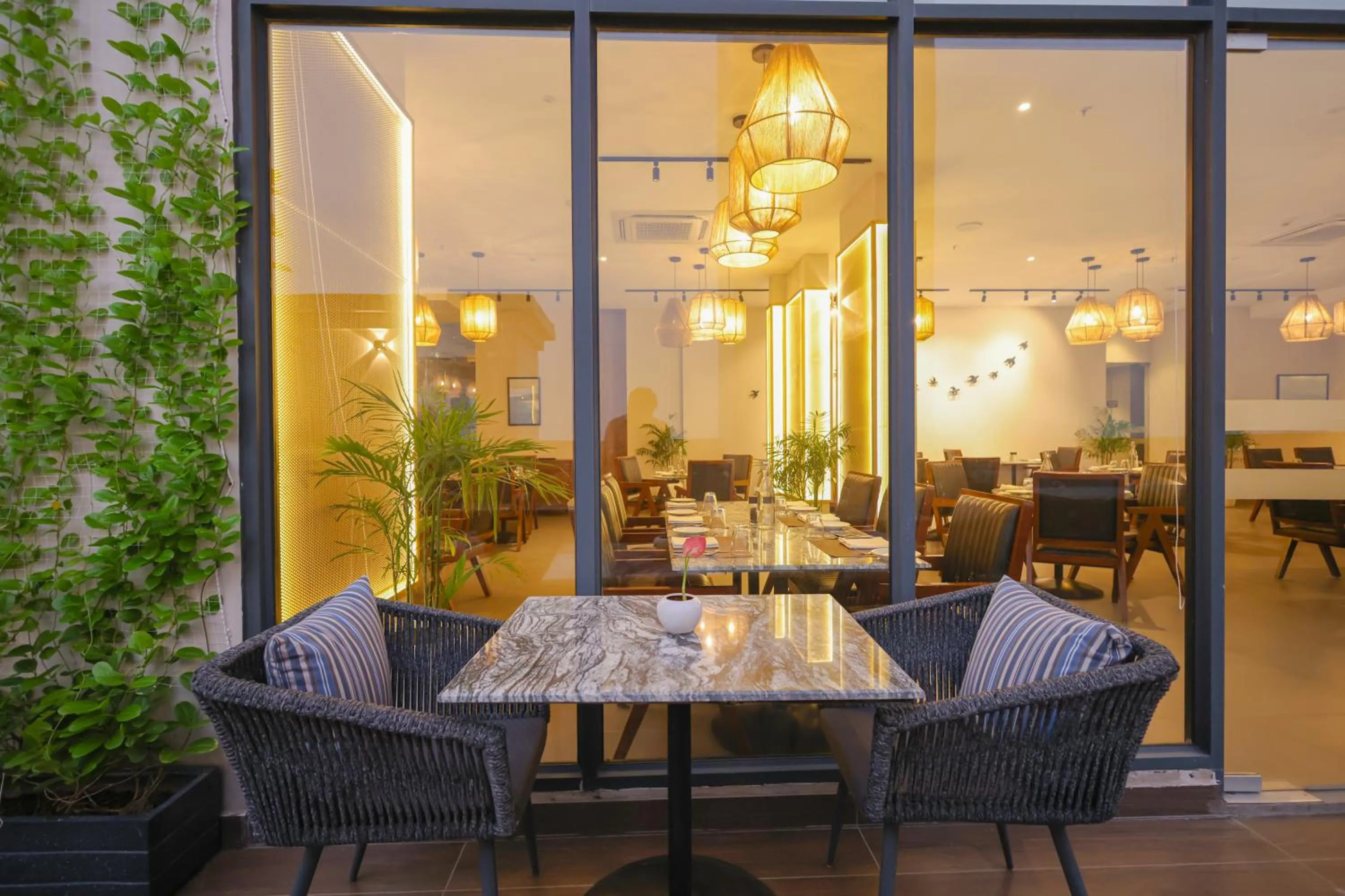 Restaurant/places to eat in Rhythm Gurugram Hotel & Suites, Sohna Road