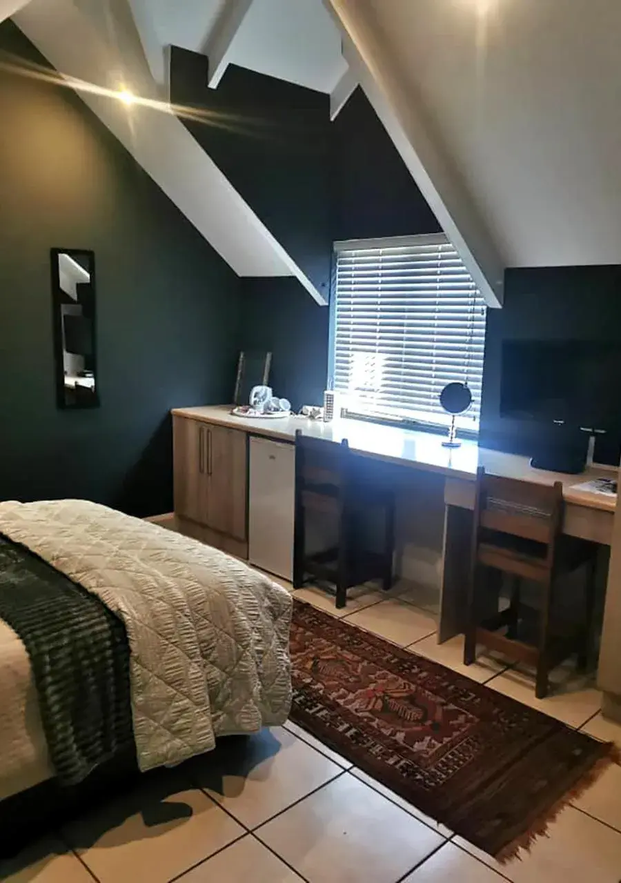 Double Room with Mountain View in Tiffanys B & B, Double Room with Mountain View in Tiffanys B & B,