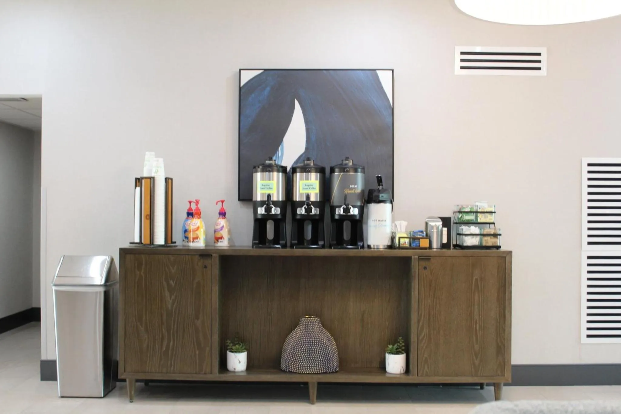 Lobby or reception in Holiday Inn Dallas Market Ctr Love Field by IHG