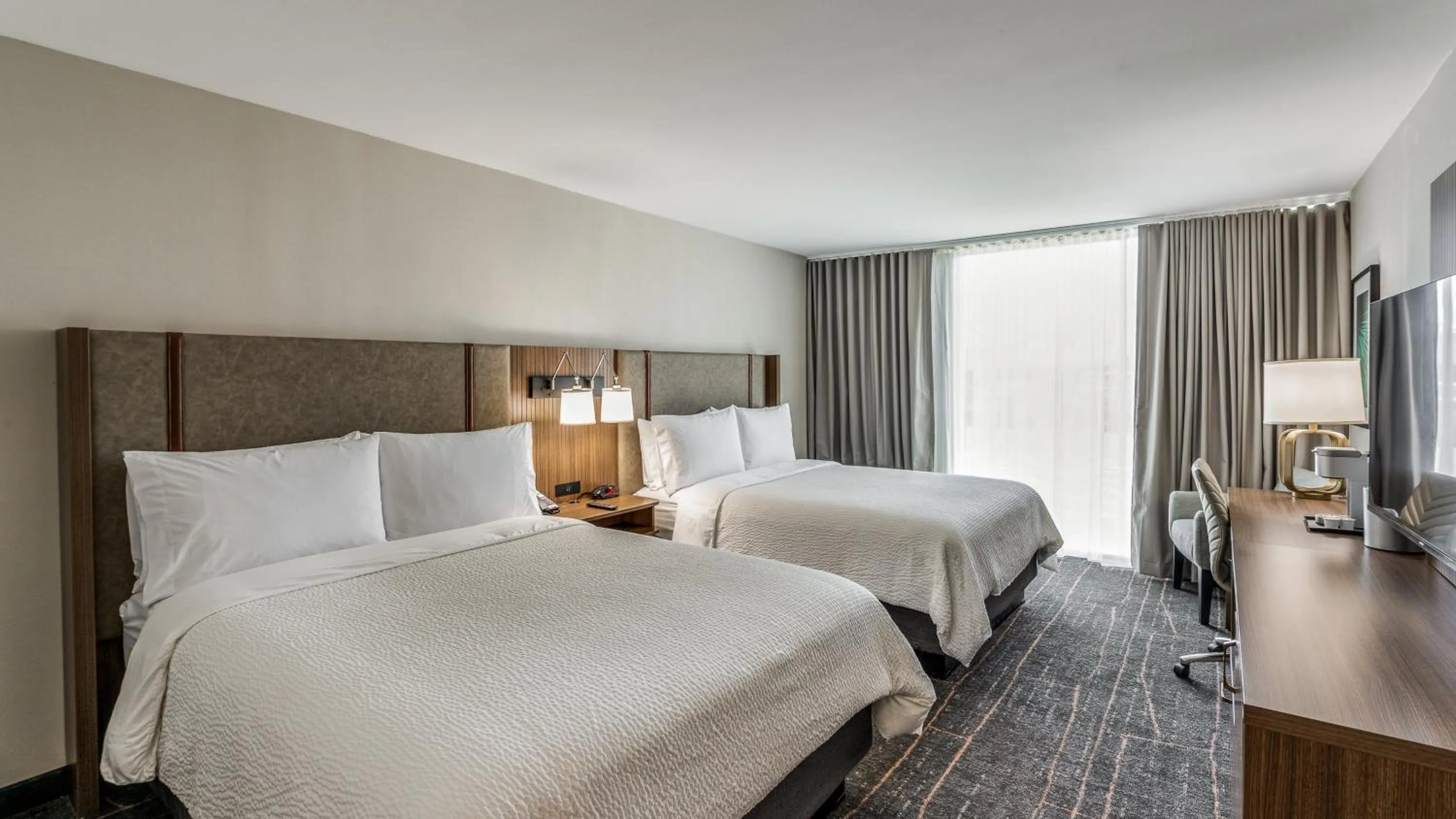 Photo of the whole room, Bed in Holiday Inn Dallas Market Ctr Love Field by IHG