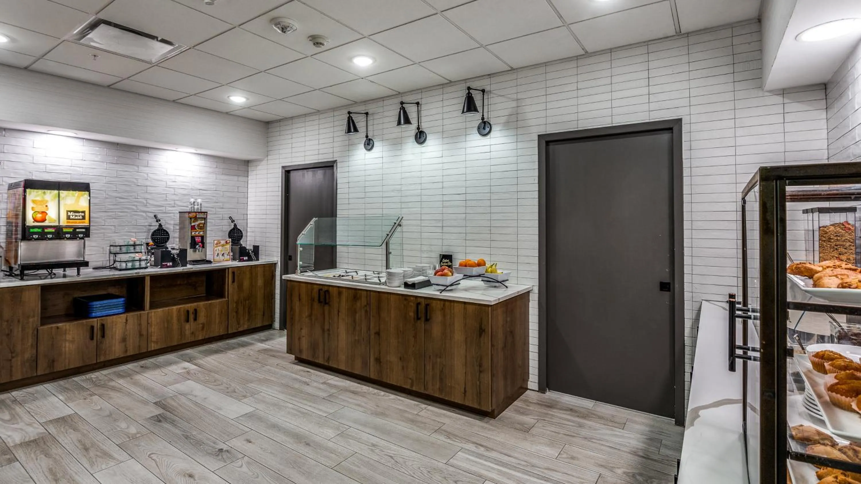 Breakfast in Holiday Inn Dallas Market Ctr Love Field by IHG