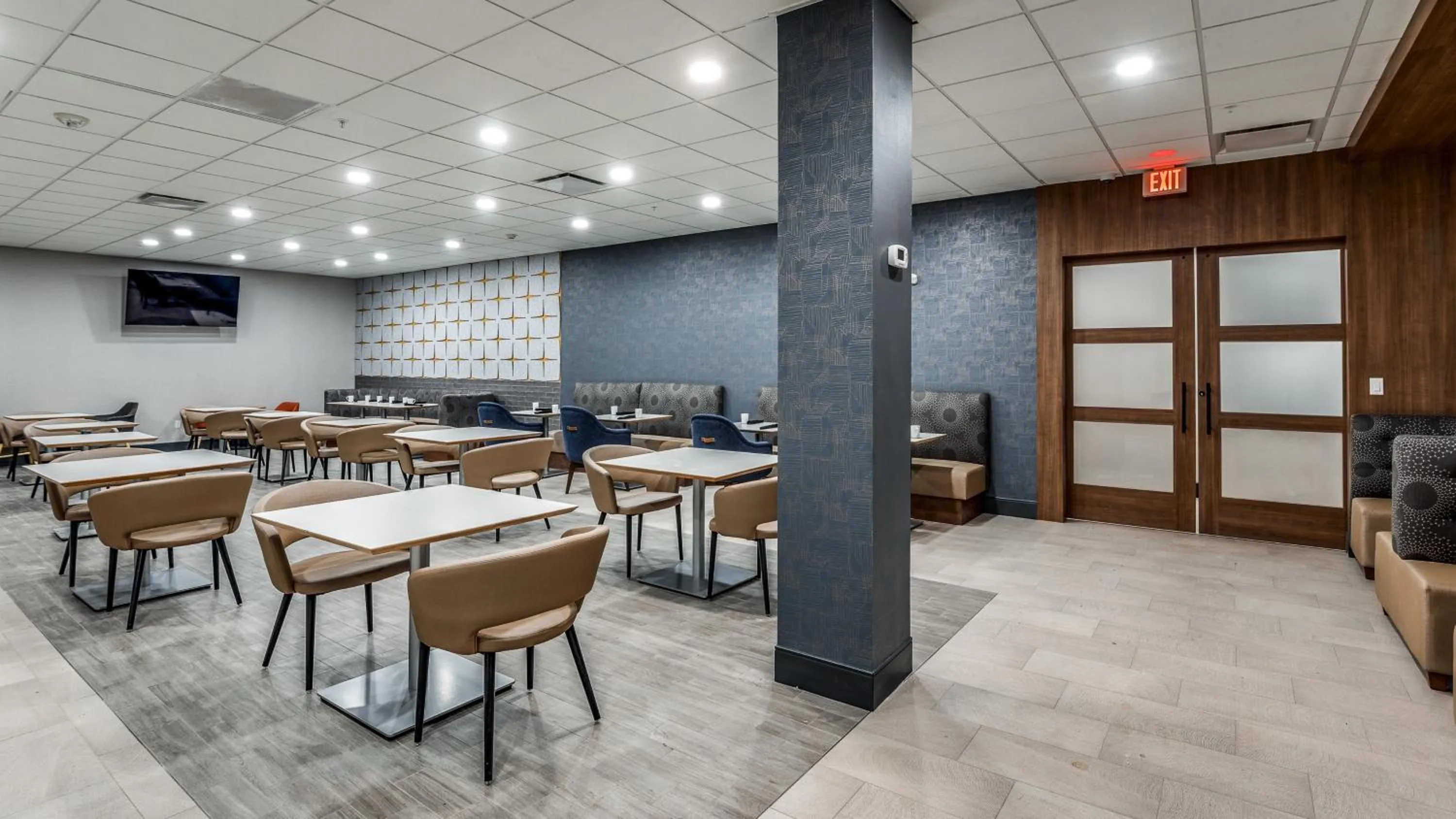 Restaurant/places to eat in Holiday Inn Dallas Market Ctr Love Field by IHG