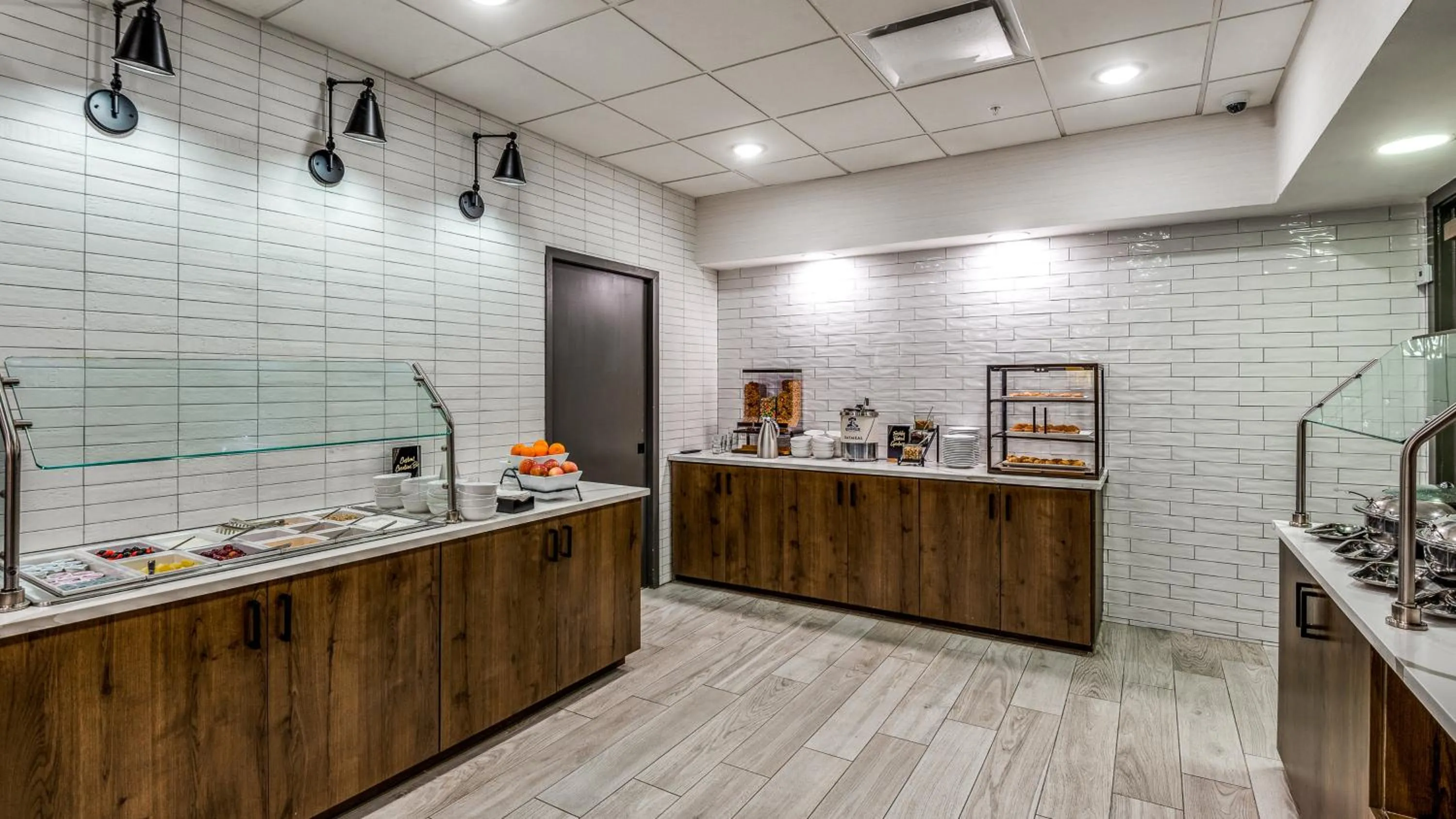 Breakfast in Holiday Inn Dallas Market Ctr Love Field by IHG