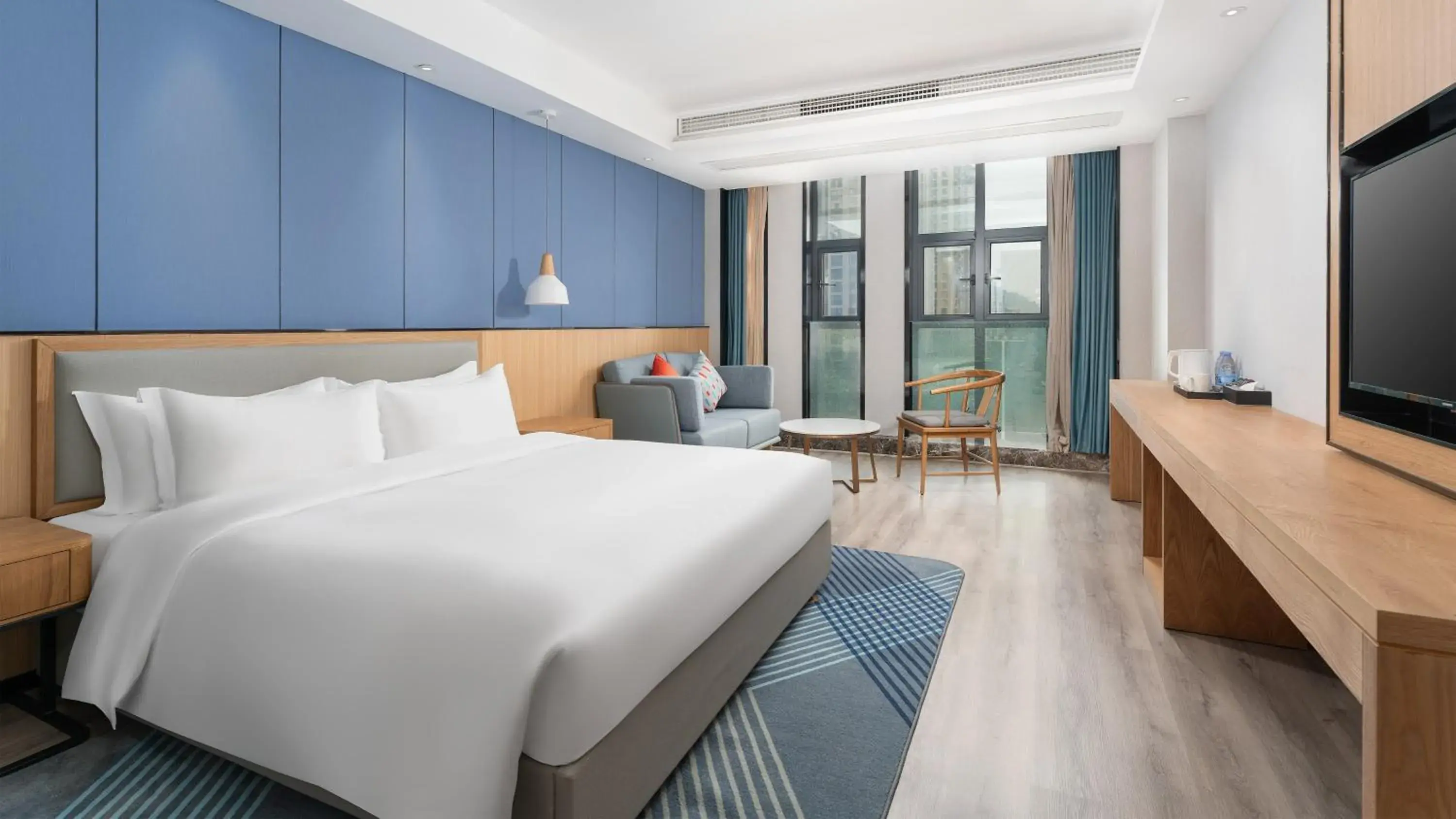 Standard King Room - Disability Access in Holiday Inn Express Huangshi Cihu Lake by IHG Standard King Room - Disability Access in Holiday Inn Express Huangshi Cihu Lake by IHG