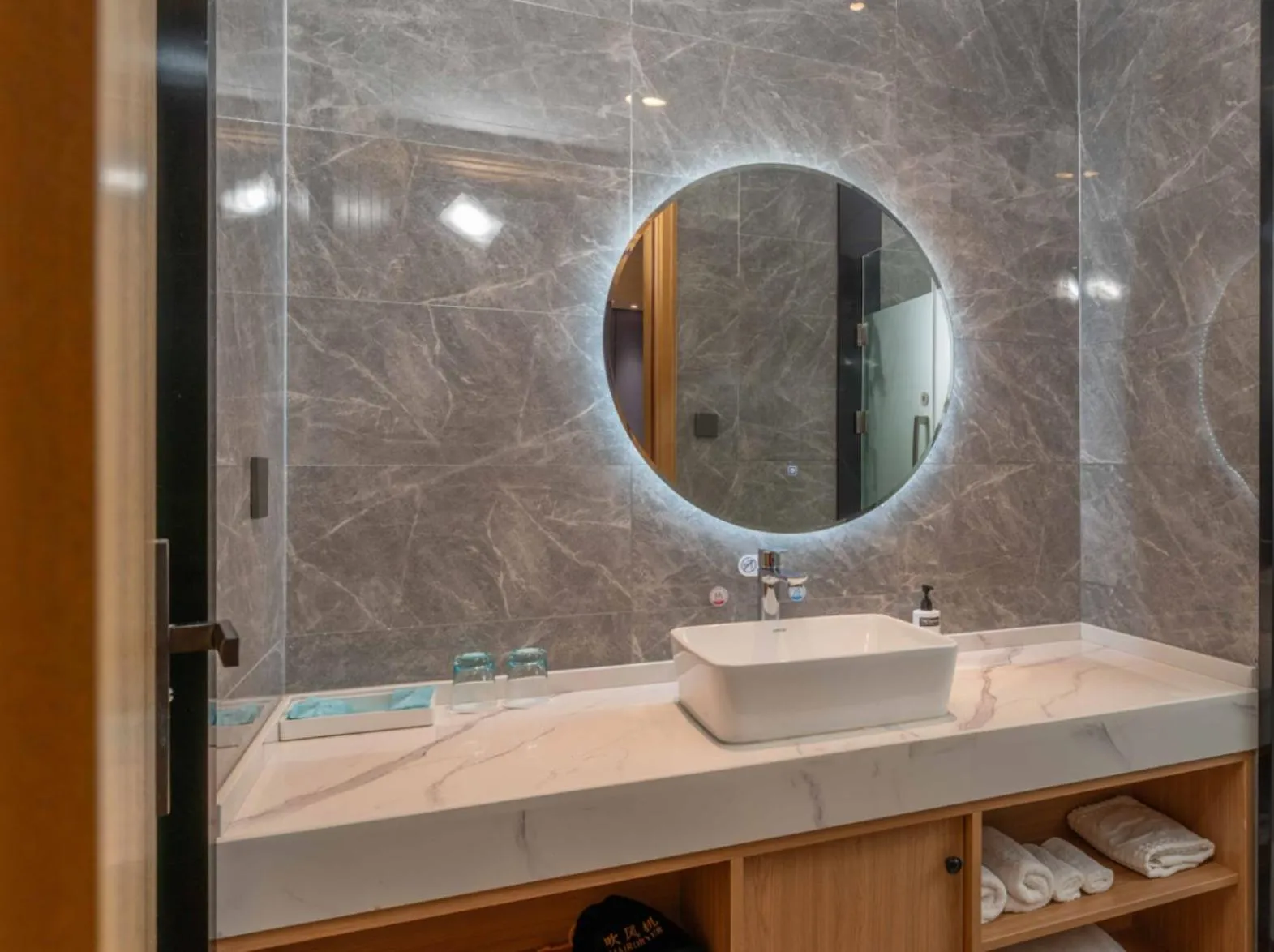 Bathroom in Holiday Inn Express Huangshi Cihu Lake by IHG