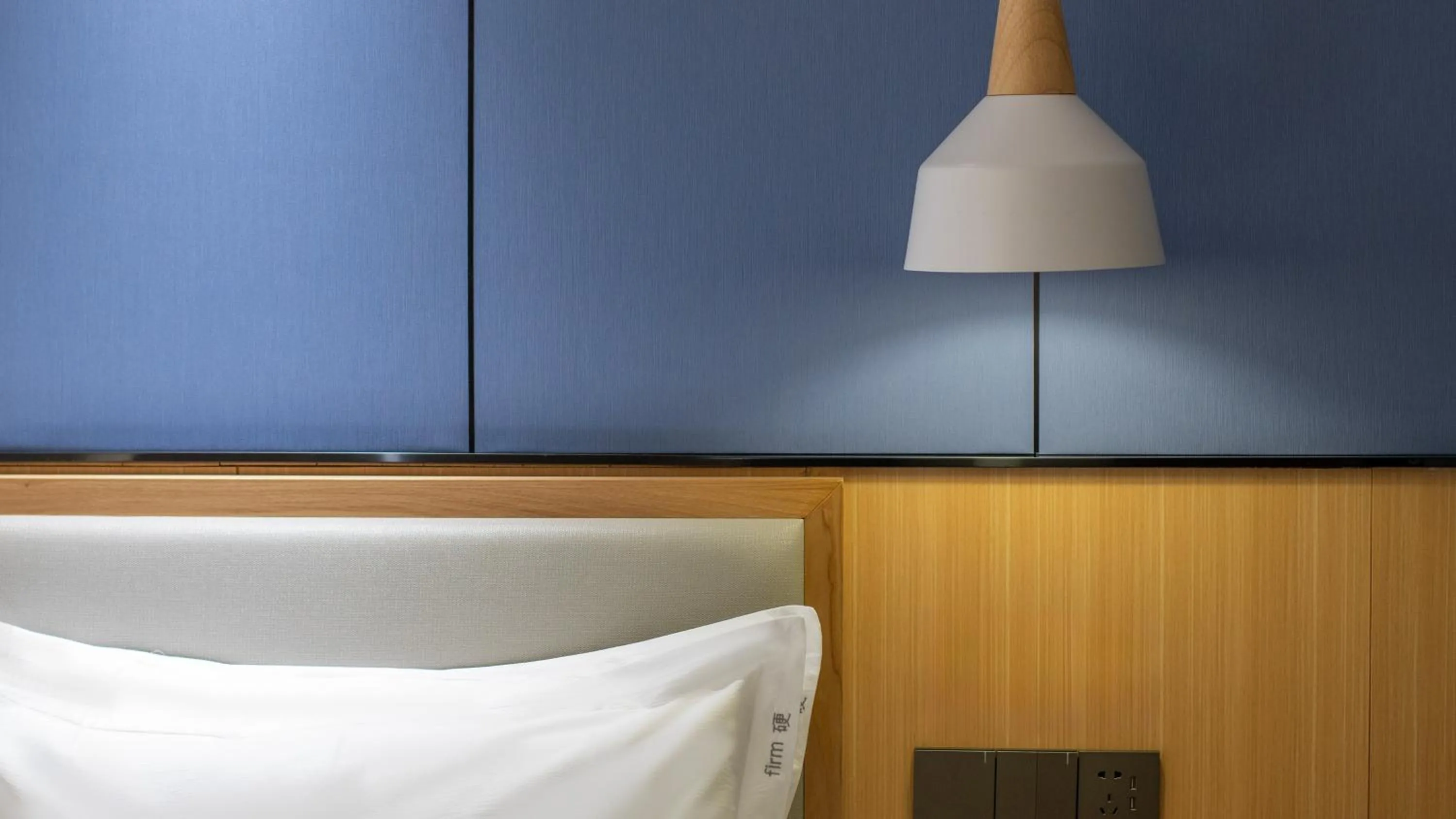 Photo of the whole room in Holiday Inn Express Huangshi Cihu Lake by IHG