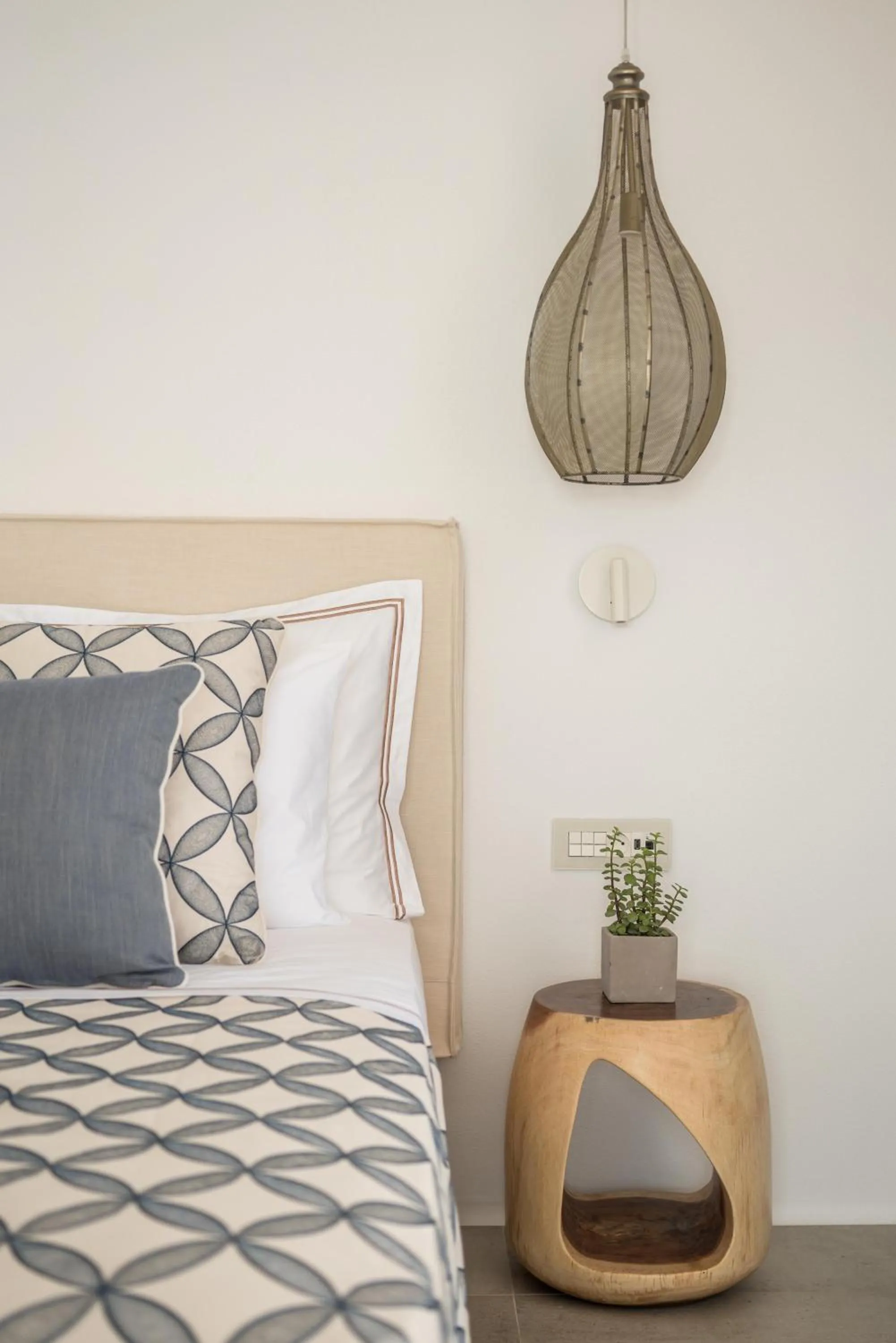 Shower, Bed in Virtu on the Hill