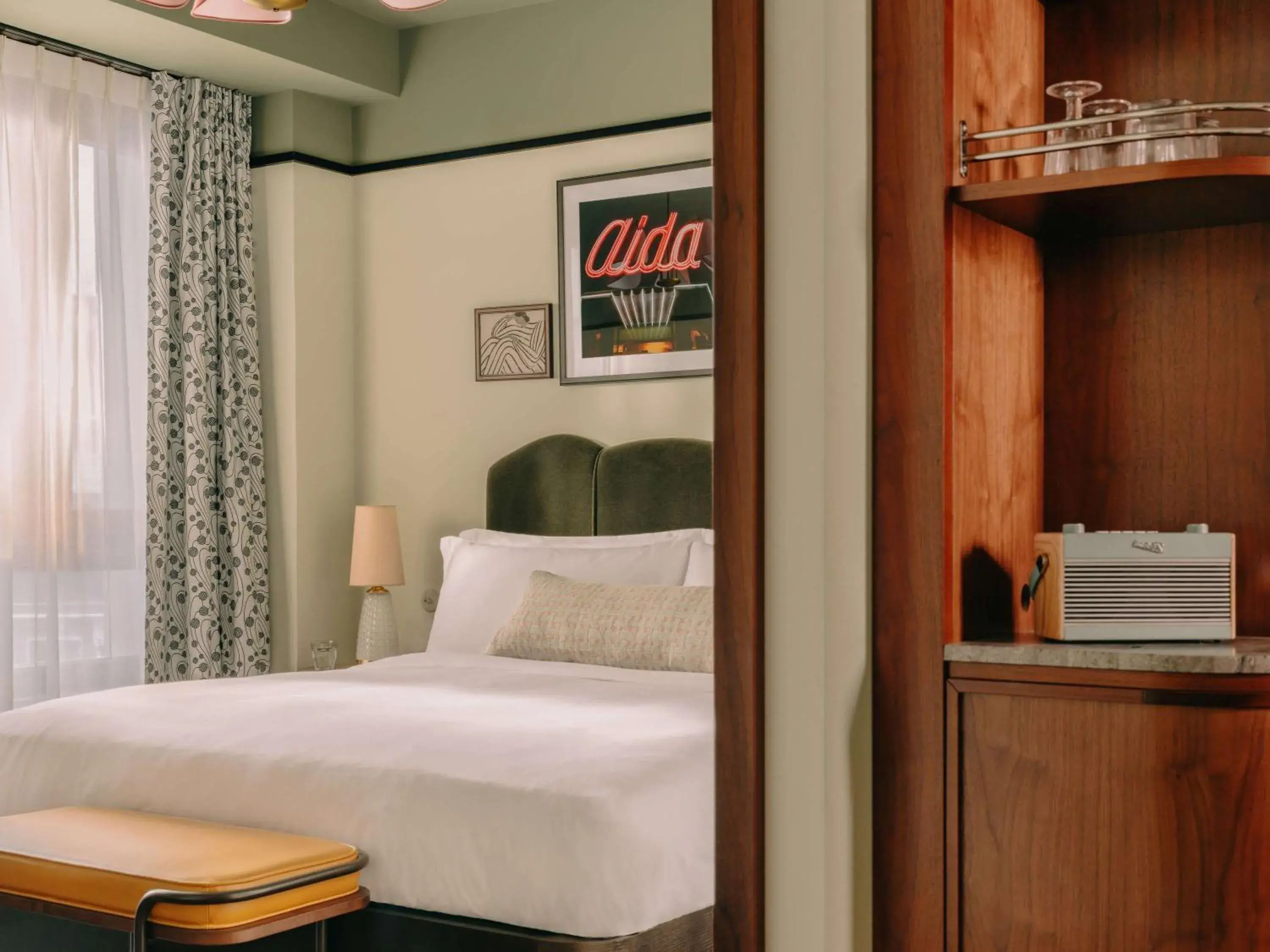 Roomy in The Hoxton Vienna Roomy in The Hoxton Vienna