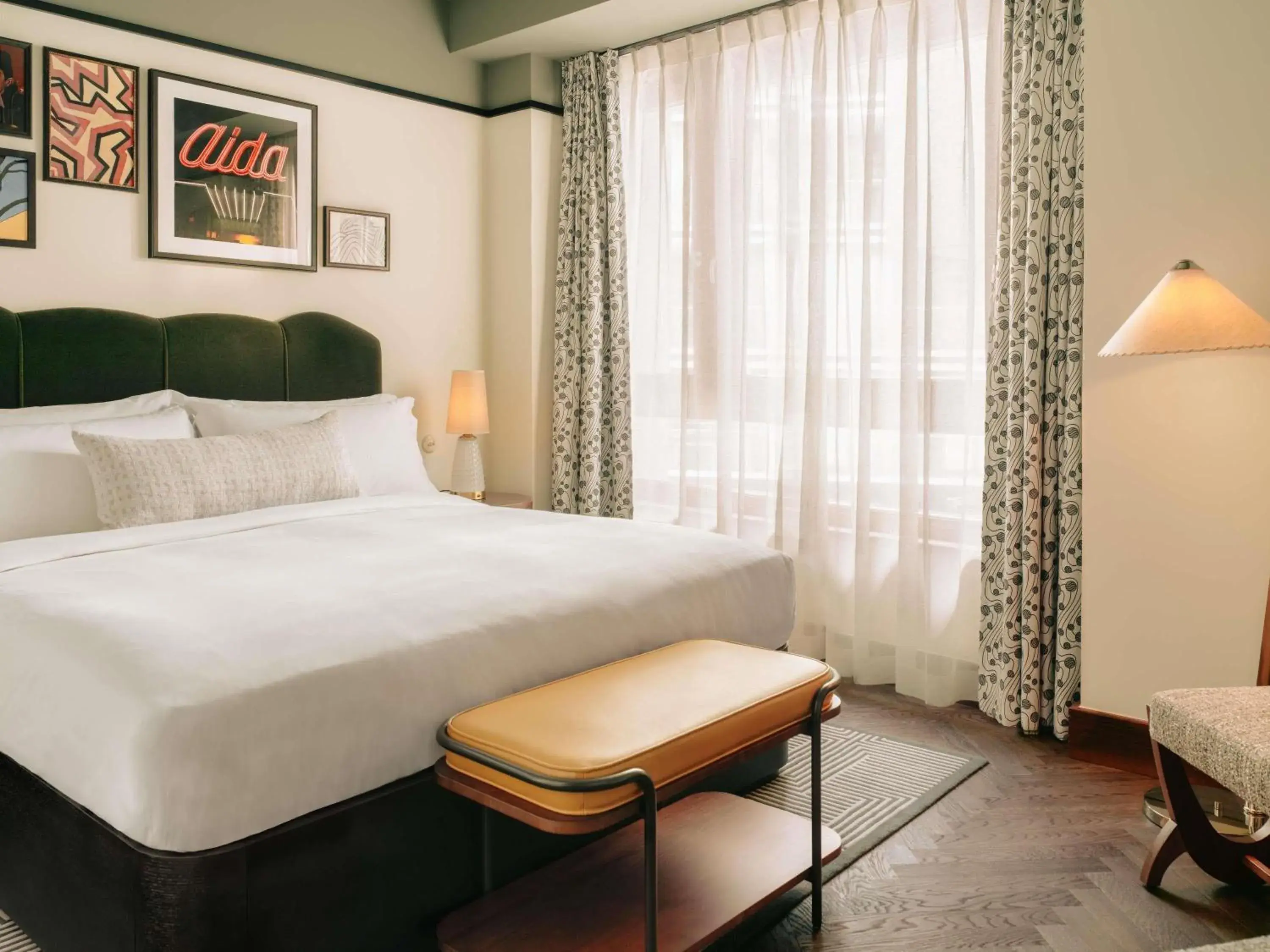 Roomy in The Hoxton Vienna Roomy in The Hoxton Vienna