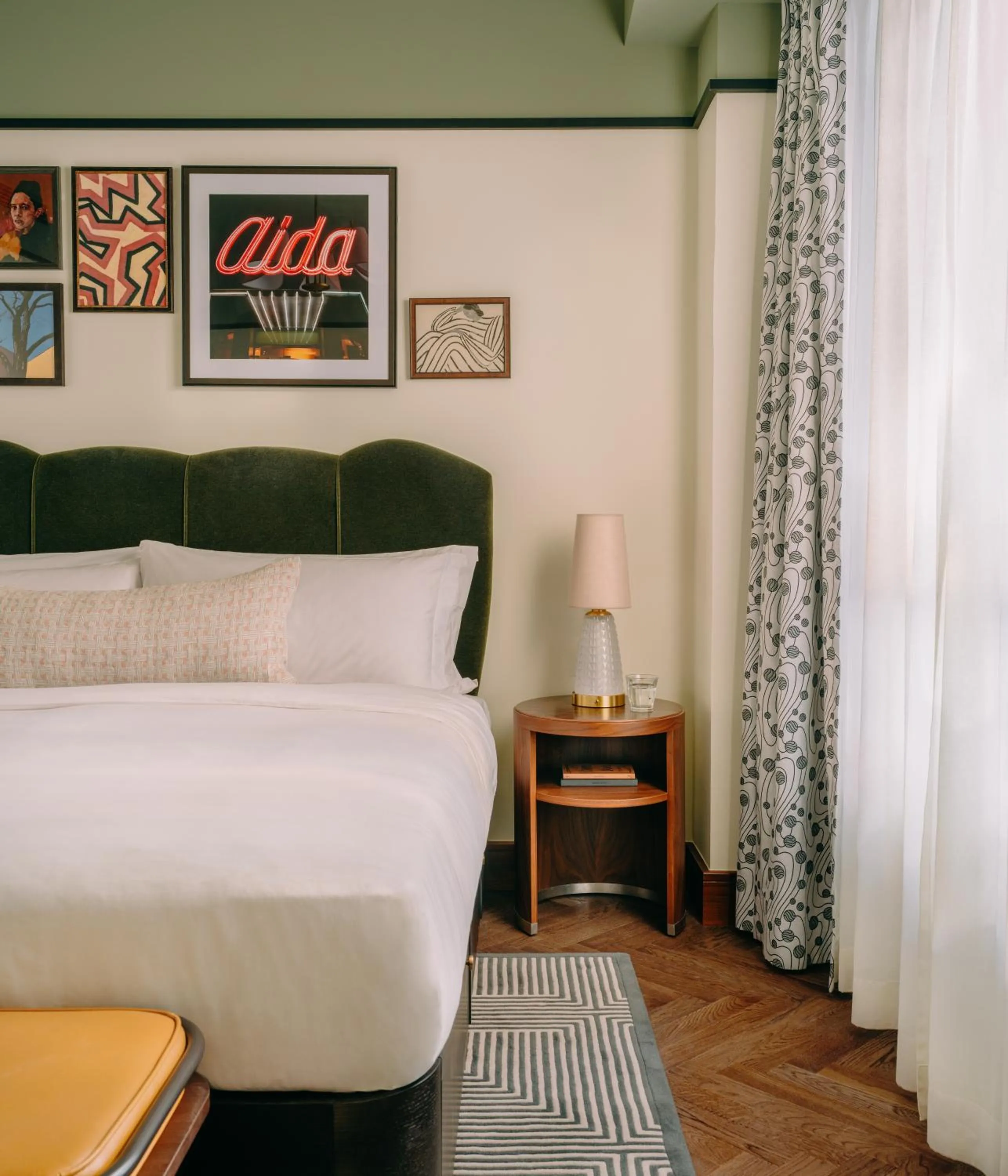 Photo of the whole room, Bed in The Hoxton Vienna