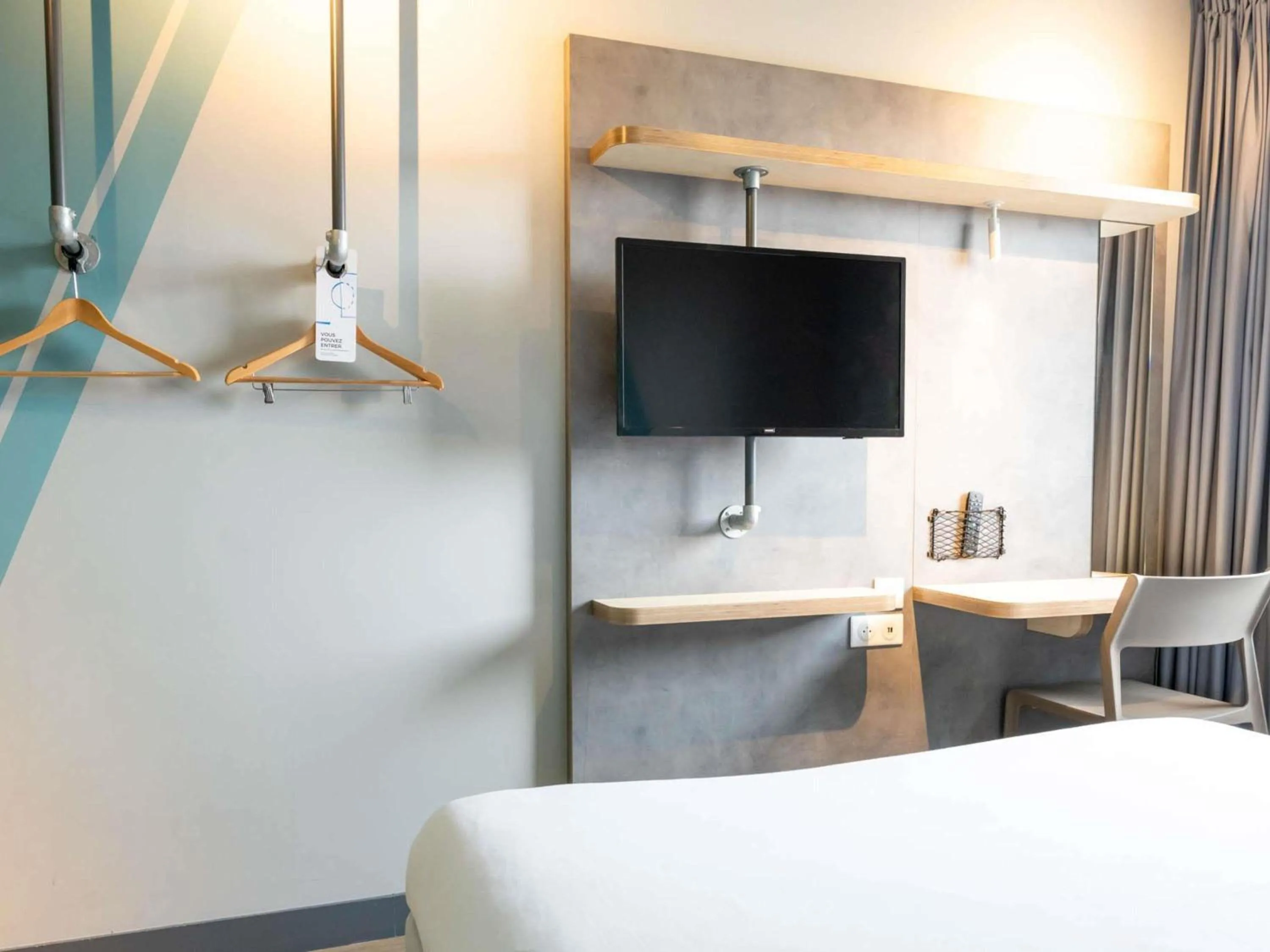 Bedroom, Bed in ibis budget Toulouse Labège