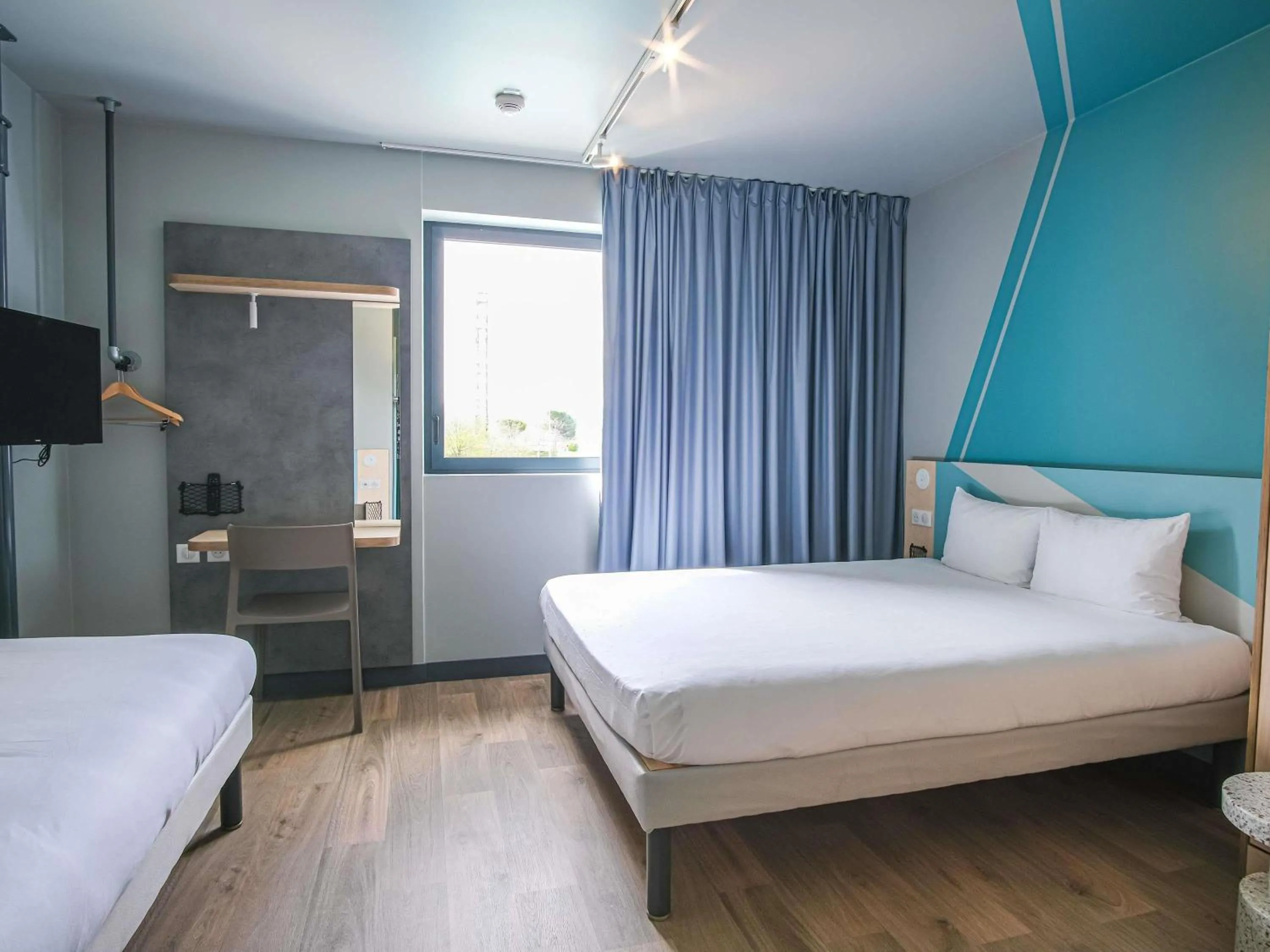 Property building, Bed in ibis budget Toulouse Labège
