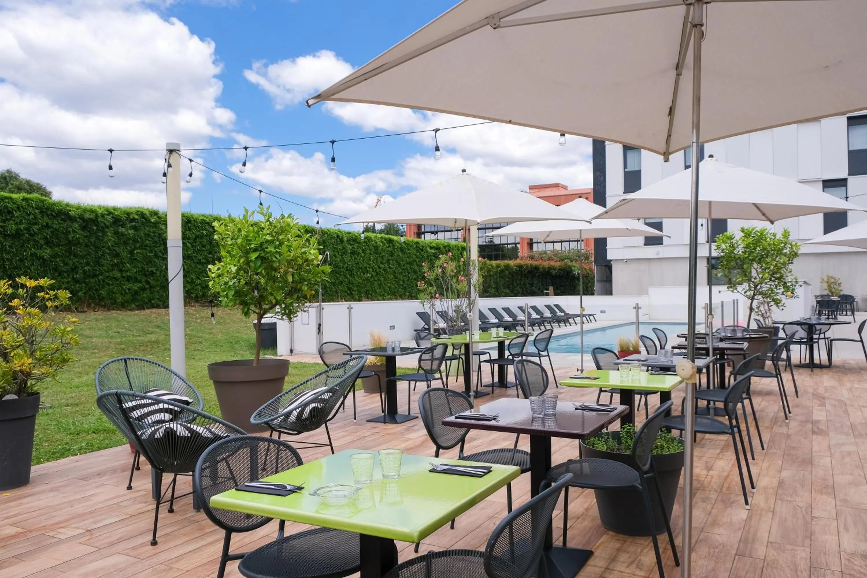 Patio in ibis budget Toulouse Labège