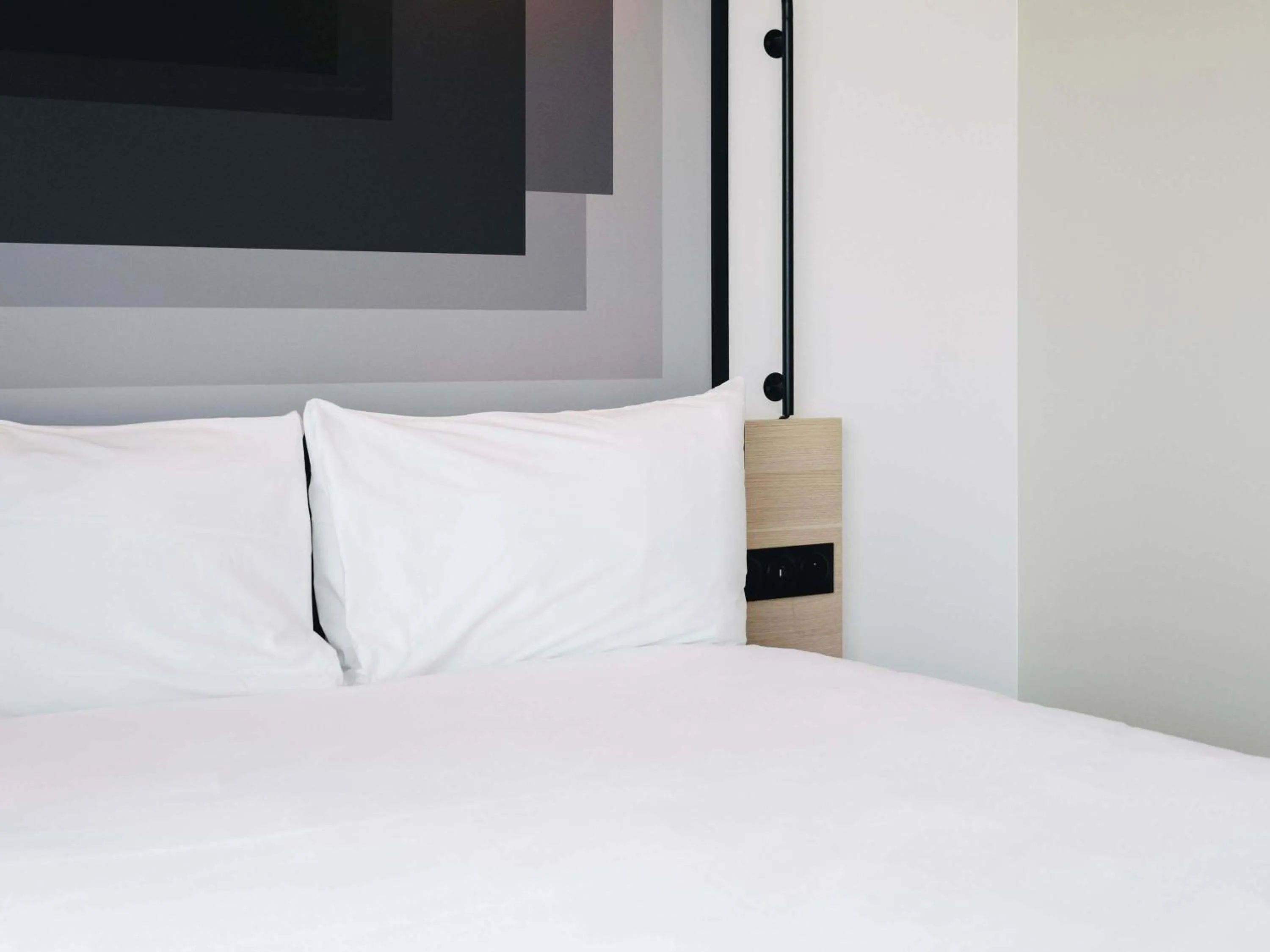 Bedroom, Bed in ibis Rouen Centre Rive Droite Pasteur