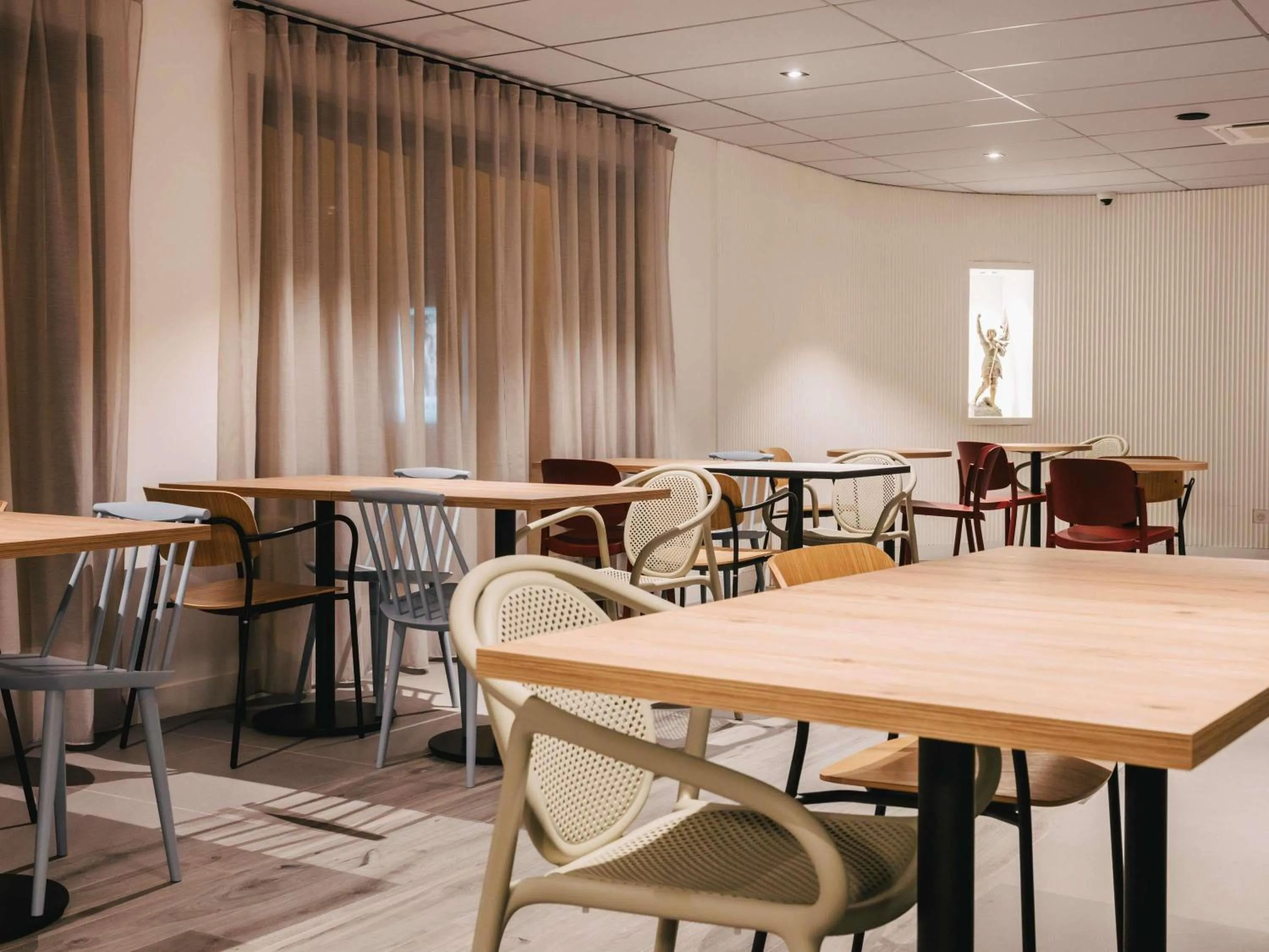 Lounge or bar in ibis Rouen Centre Rive Droite Pasteur