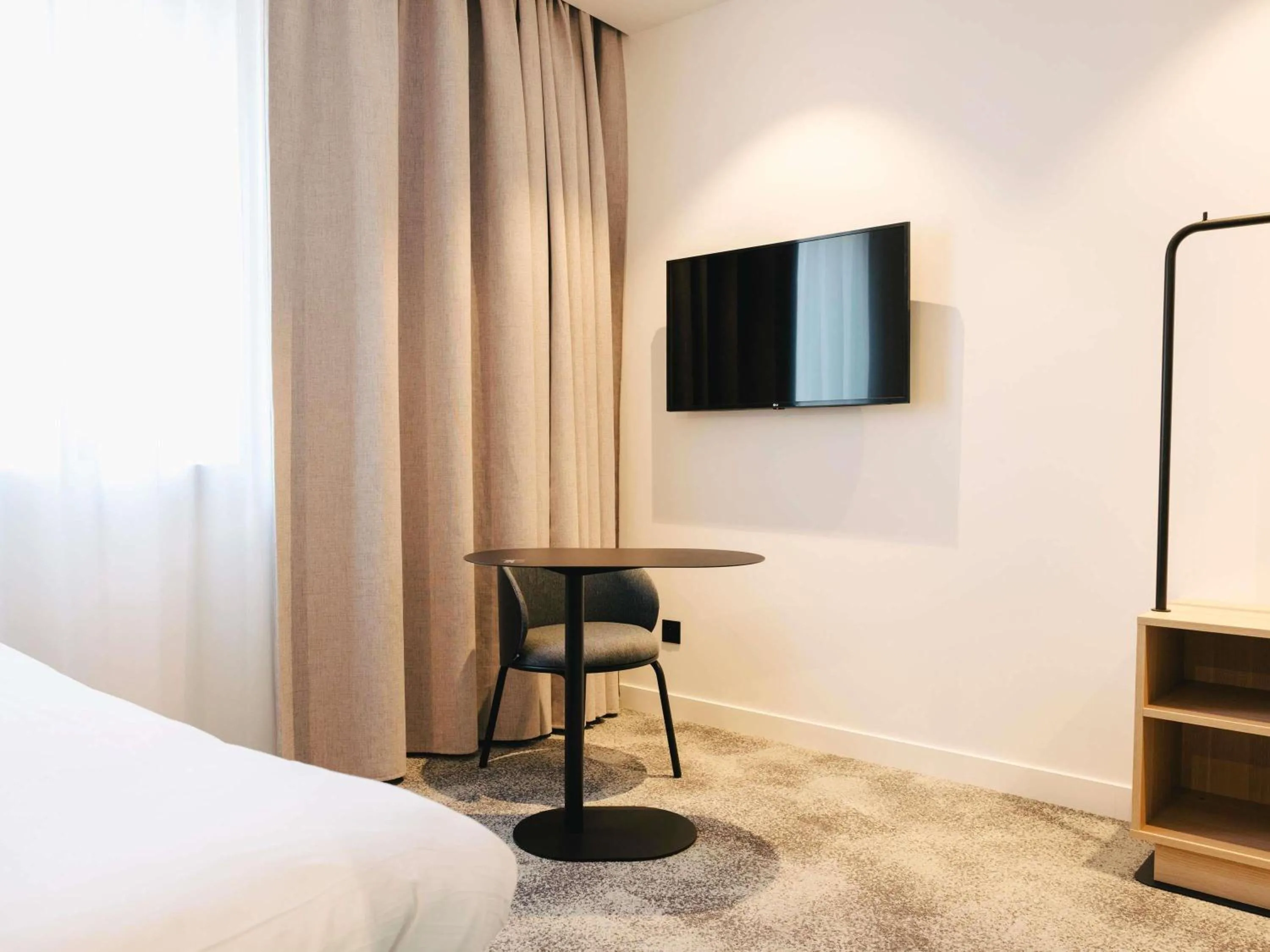 Bedroom, Bed in ibis Rouen Centre Rive Droite Pasteur