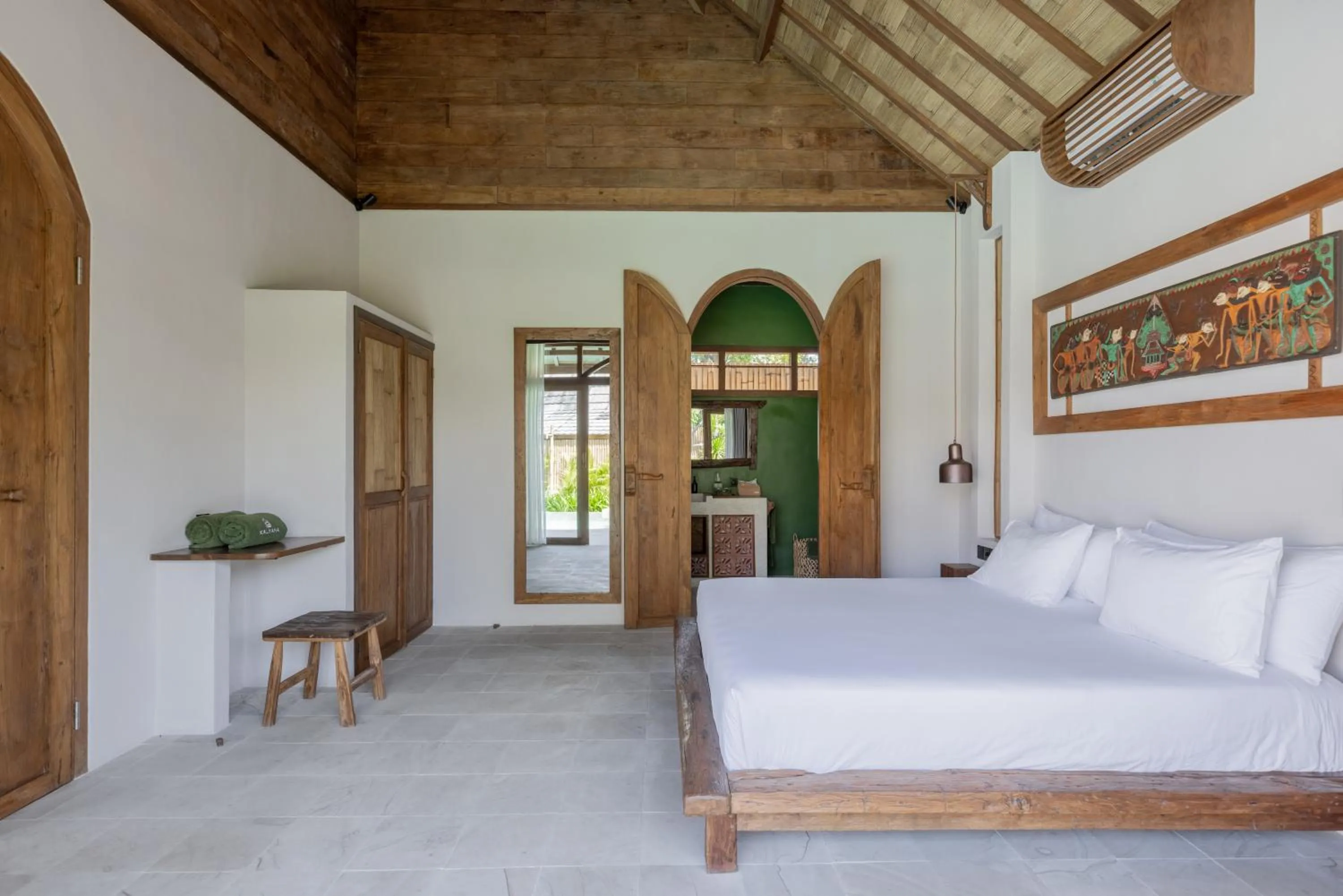 Bed in Kalyana Villa Gili Air