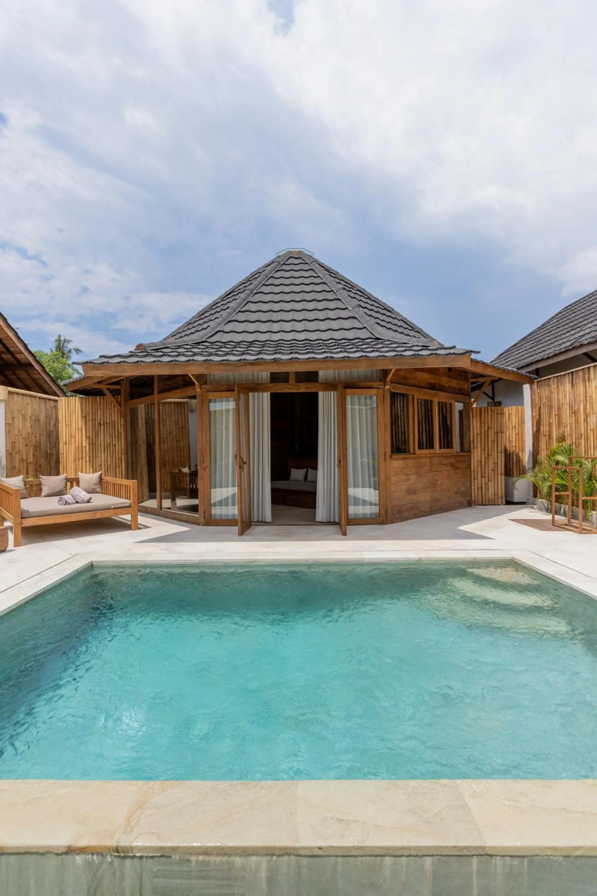 Swimming pool in Kalyana Villa Gili Air