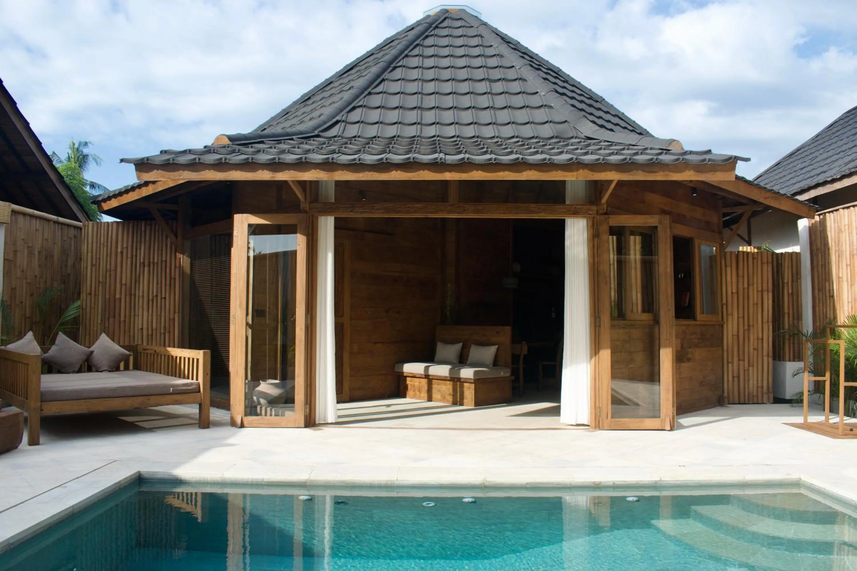 Swimming pool in Kalyana Villa Gili Air