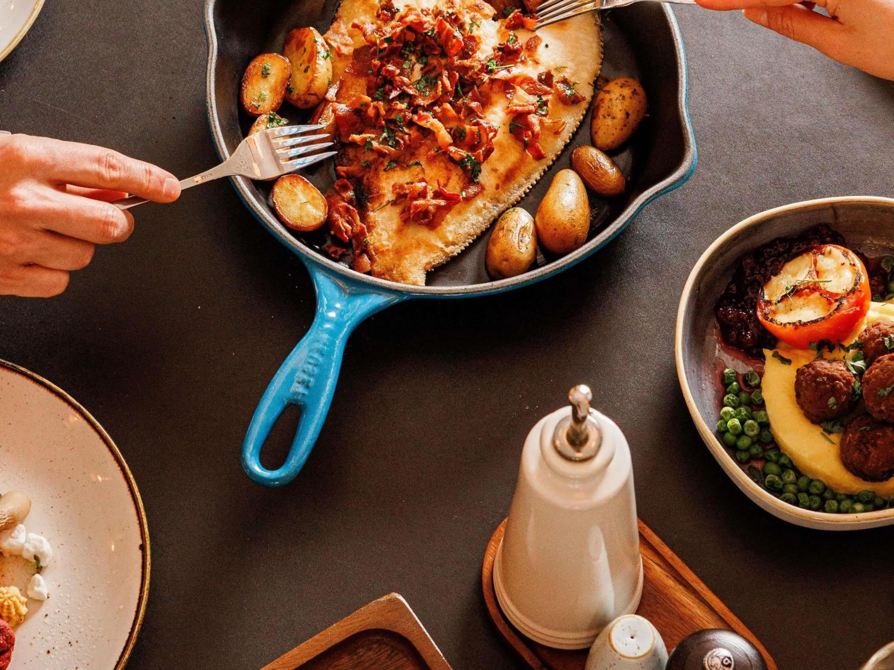 Restaurant/places to eat in Novotel Hamburg Central Station